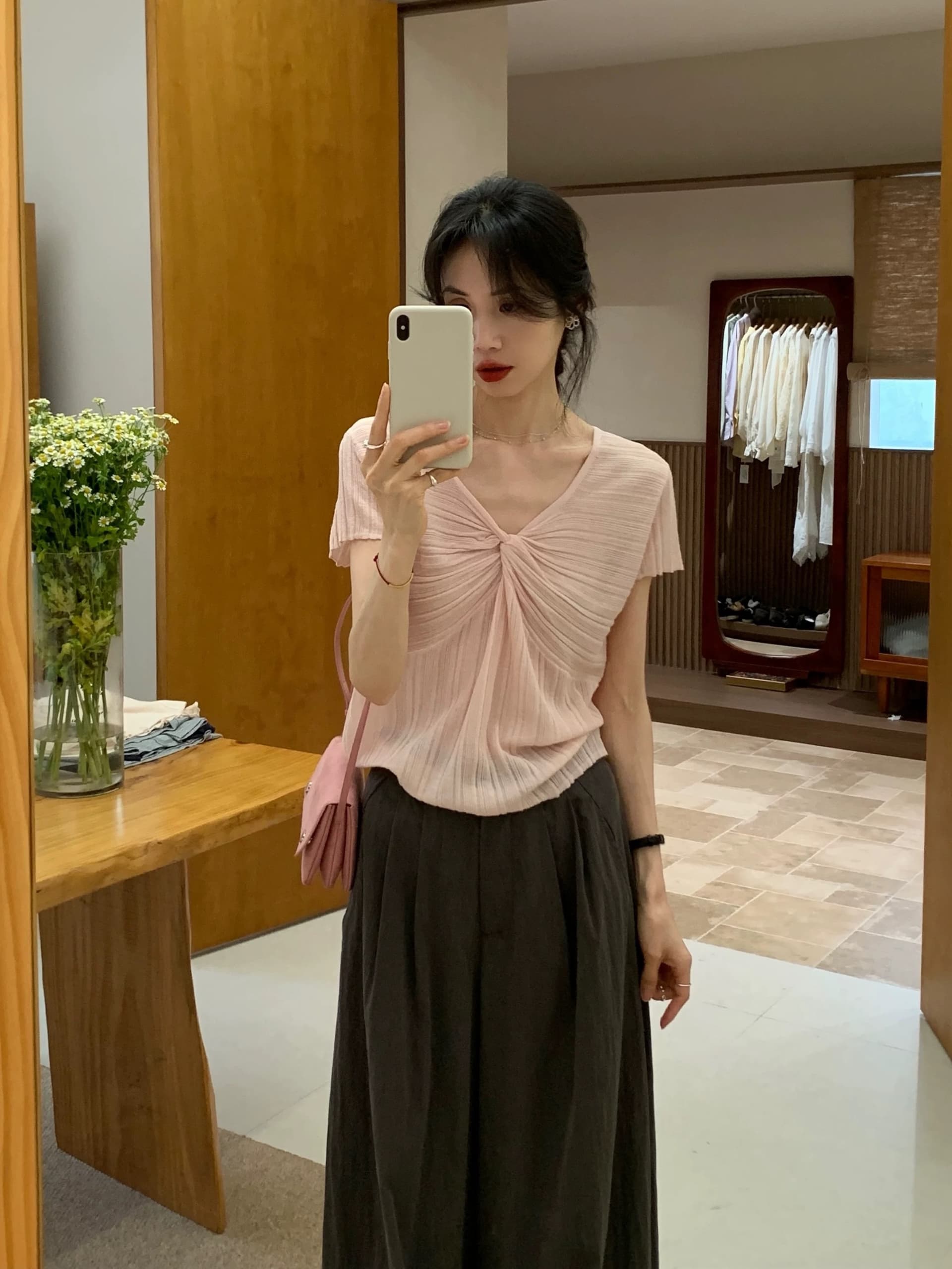 한 부서 달콤한 자매 바람 핑크색 V넥 비틀림 반팔 티셔츠 여성 여름 Chic 몸매 가꾸기 슬림해 보이는 다용도 작은 날다 소매 맨위 상세 이미지 6
