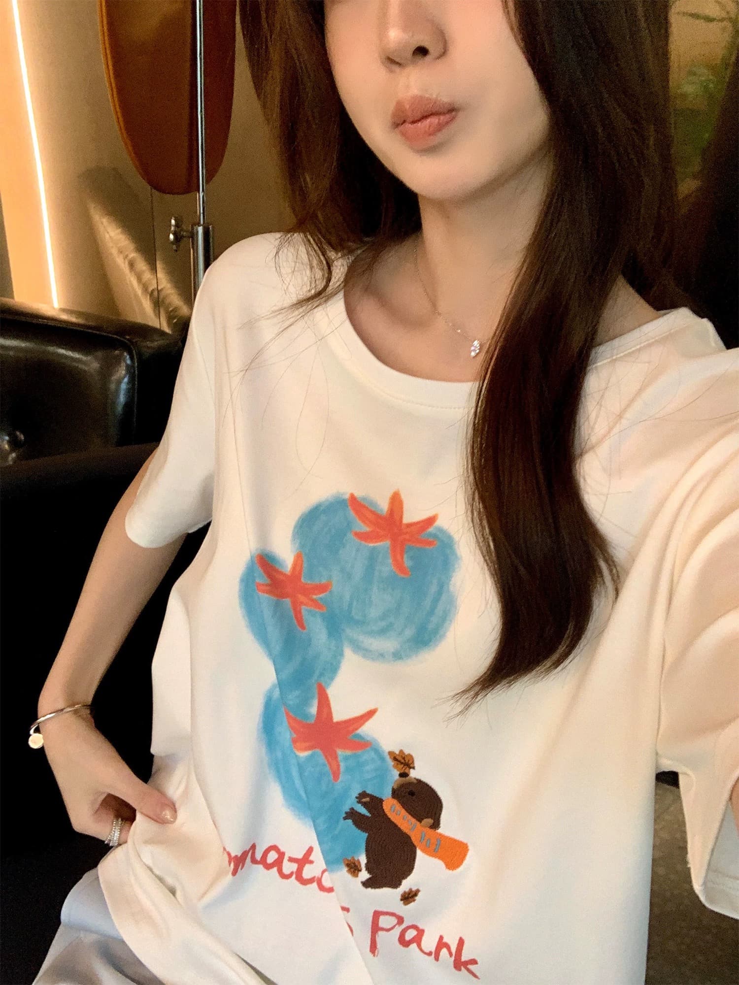 한 부서 만화 과일 작은 곰 프린트 화이트 반팔 티셔츠 여성 여름 얇은 스타일 라운드 넥 루즈핏 느긋한 바람 맨위