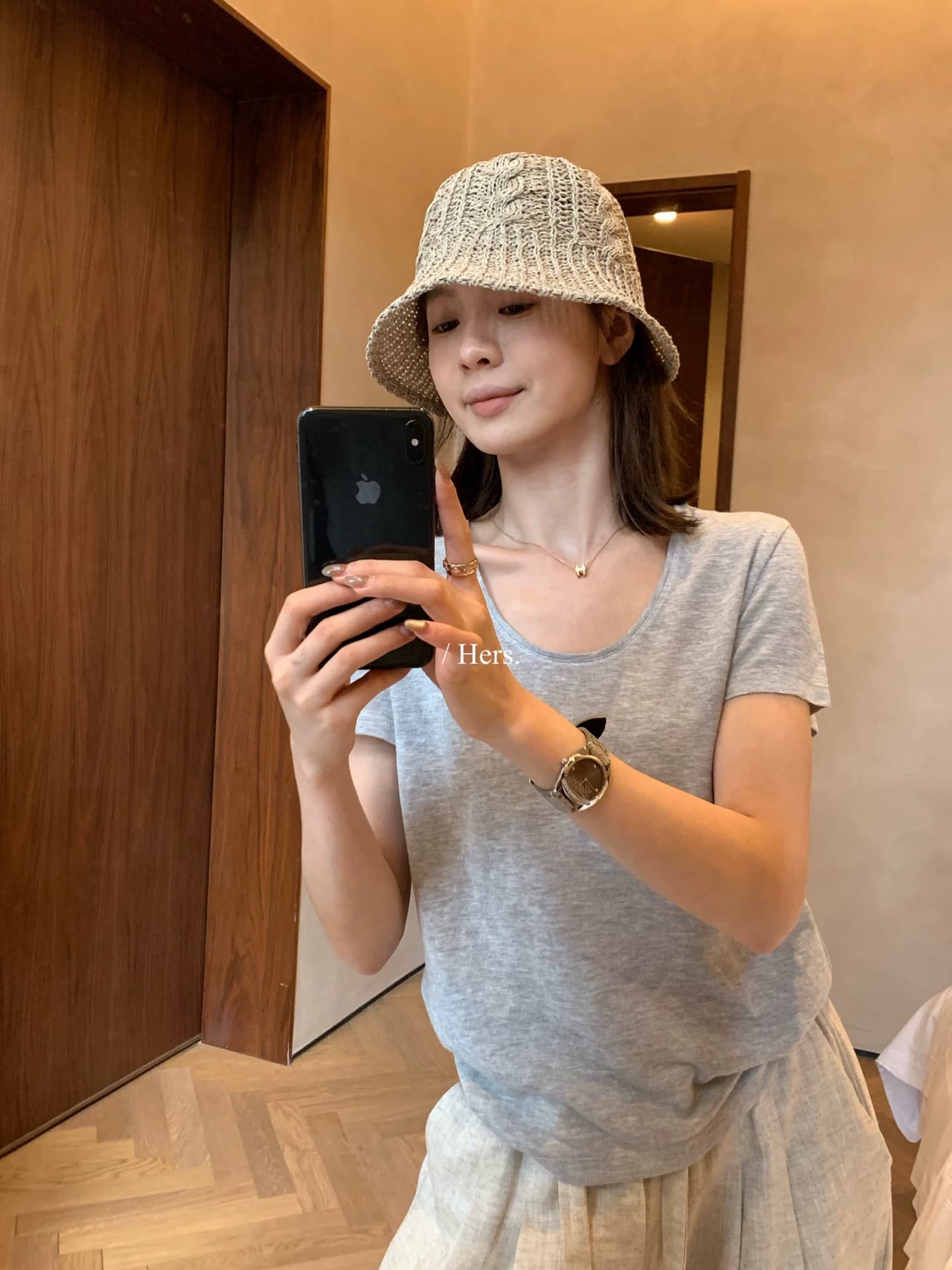 라이 경기 서울 가면 t 작은 대중 디자인 센스 u 칼라 반팔 티셔츠 여성 미니멀리즘 다용도 루즈핏 맨위 이미지 2