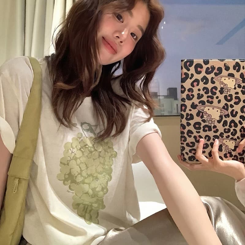 느슨함 센스 살구 색상 포도 프린트 긍정적 인 어깨 반팔 티셔츠 여성 여름 캐주얼 루즈핏 얇은 스타일 동정 아름다운 맨위 상세 이미지 3