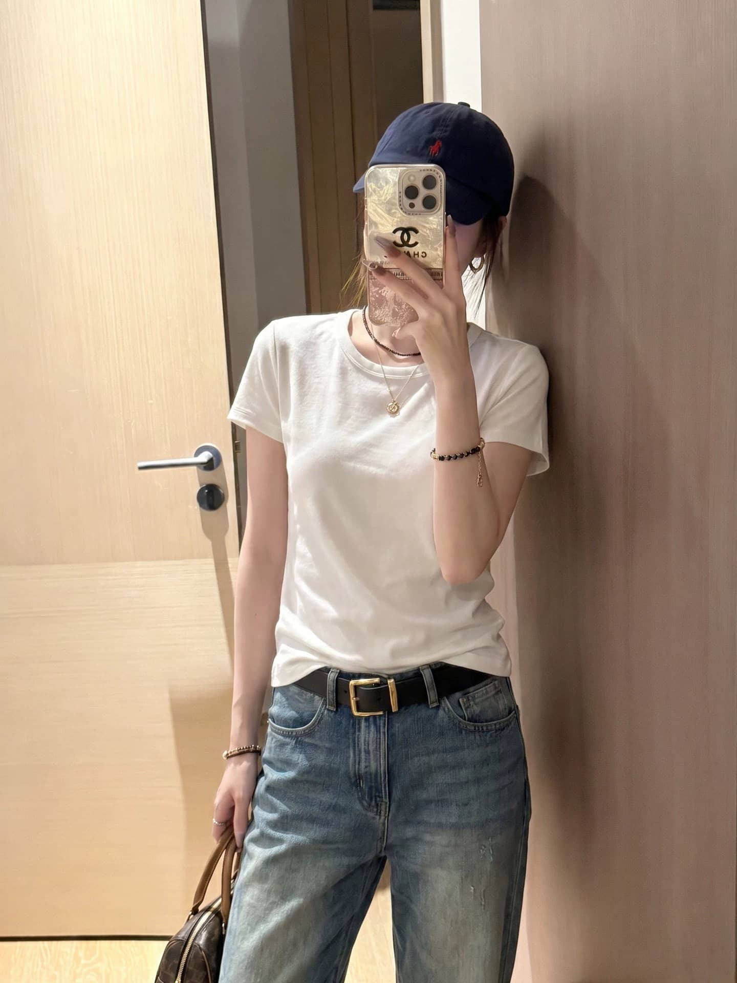 한 부서 커피 색상 라운드 넥 반팔 티셔츠 여성 여름 2026 새로운 오래된 돈 바람 몸매 가꾸기 슬림해 보이는 캐주얼 긍정적 인 어깨 의류 상세 이미지 5