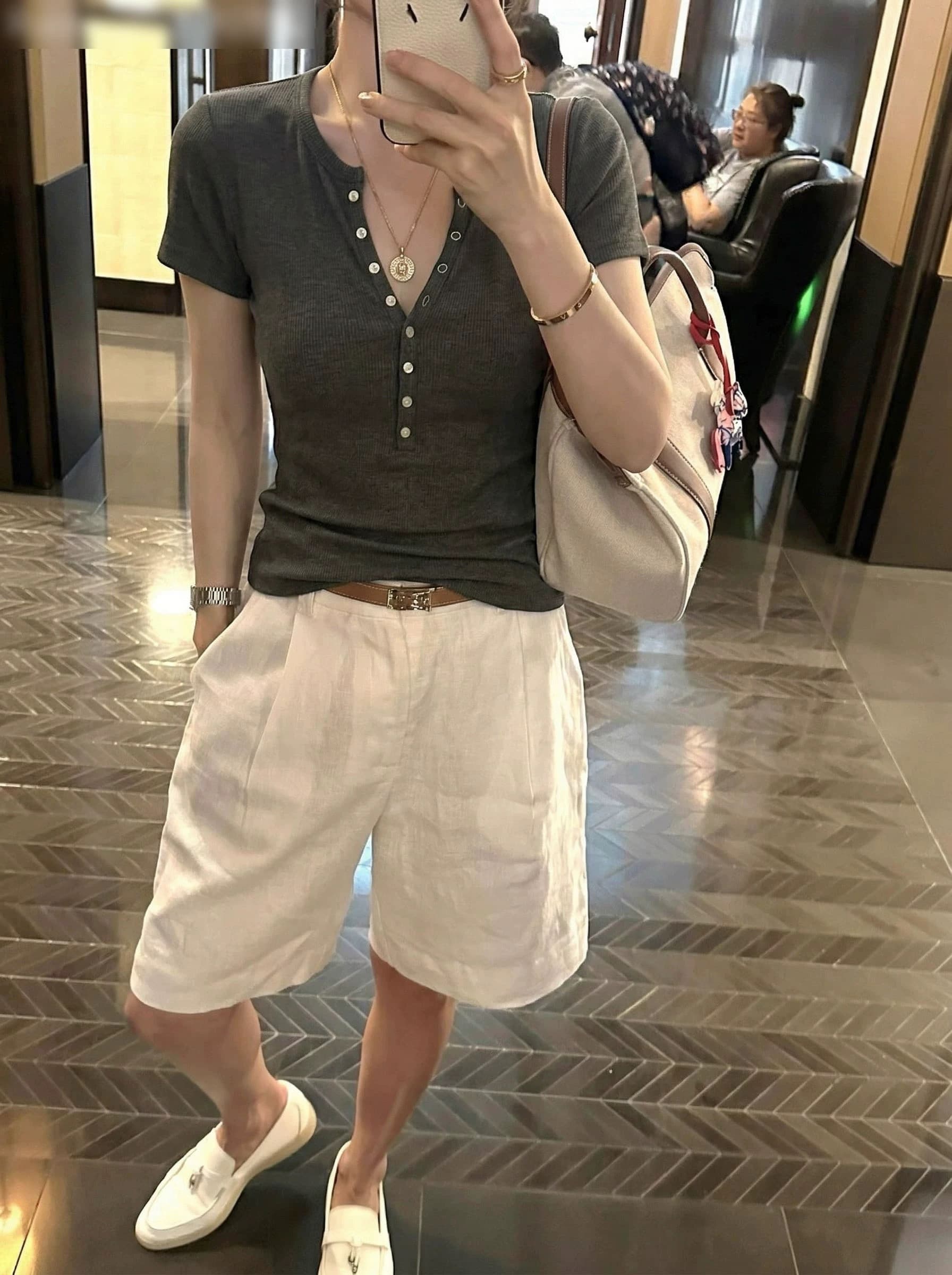오래된 돈 바람 높음 지혜 센스 회색 반 개방 칼라 헨리 셔츠 반팔 여성 여름 얇은 스타일 몸매 가꾸기 반소매 품격 맨위 이미지 2