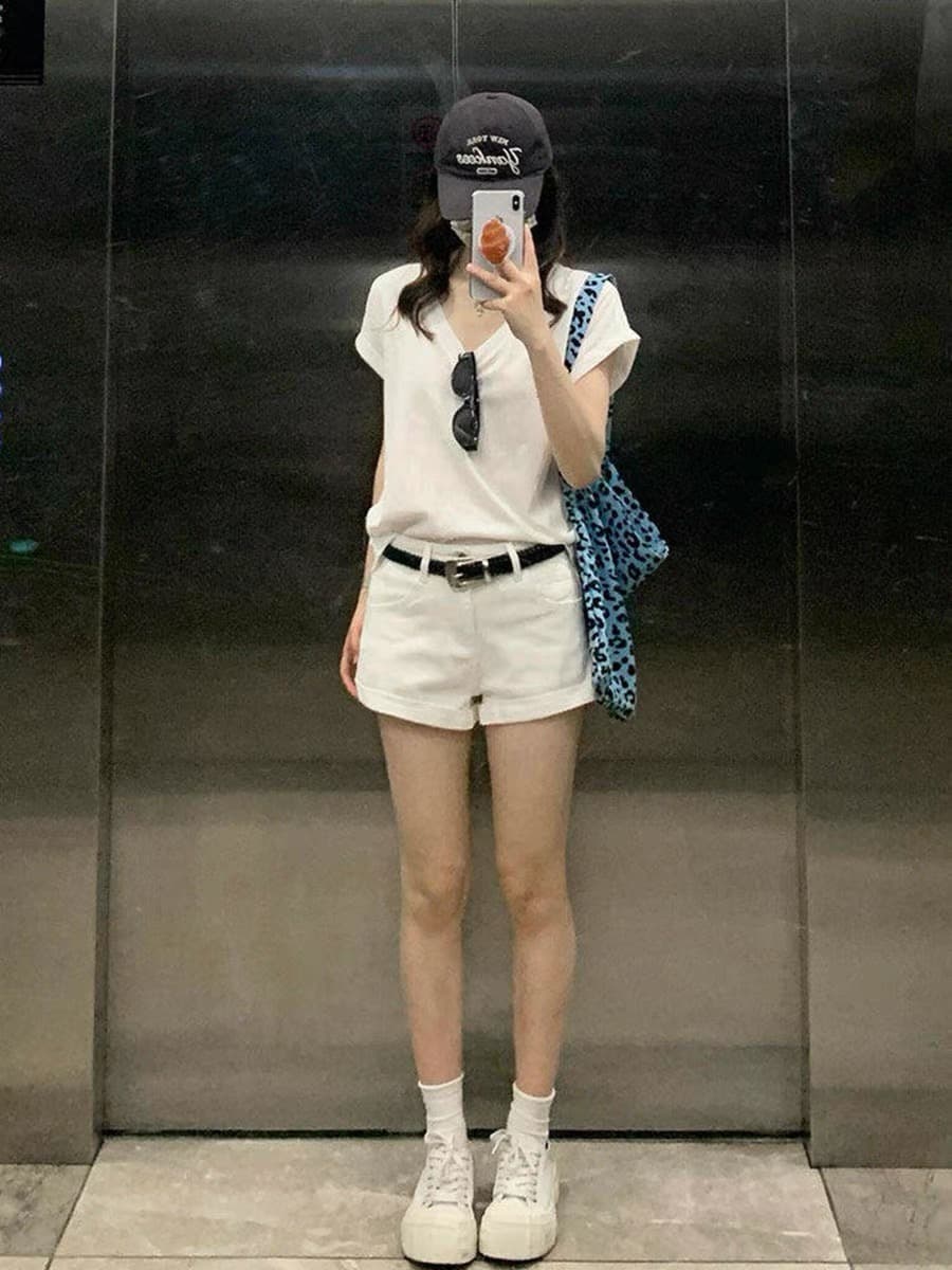 느슨함 센스 V넥 화이트 반팔 긍정적 인 어깨 티셔츠 여성 여름 한 부서 느긋한 루즈핏 다용도 캐주얼 오래된 돈 바람 맨위 상세 이미지 2