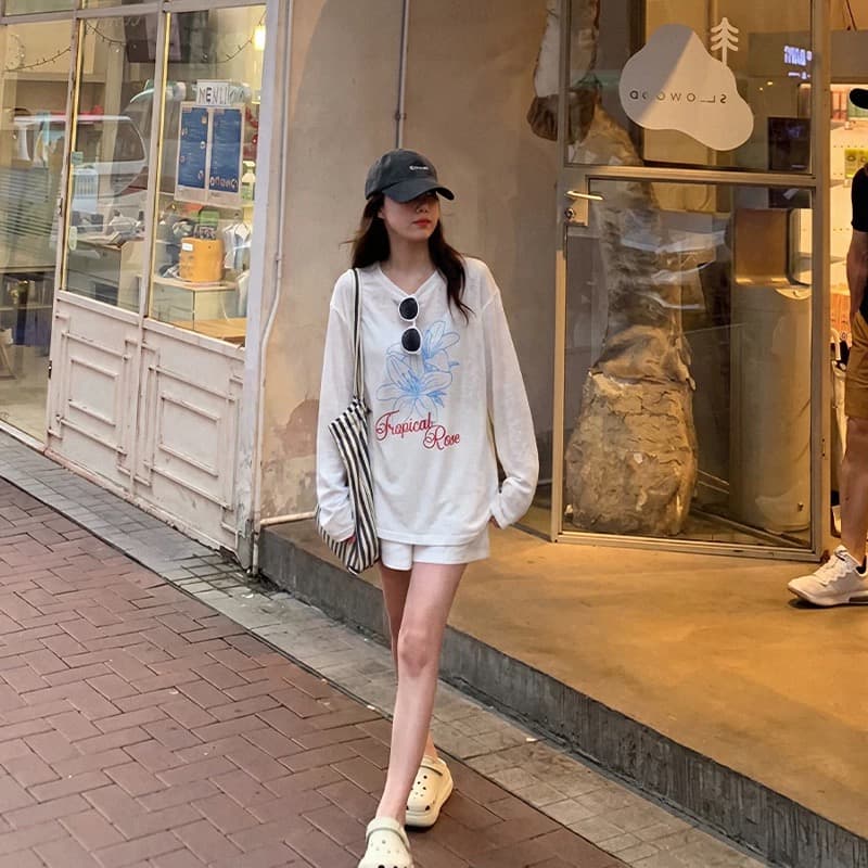 화이트 긍정적 인 어깨 프린트 자외선 차단 긴팔 티셔츠 여성 여름 디자인 센스 루즈핏 얇은 스타일 에어컨 블라우스 품격 맨위 이미지 4