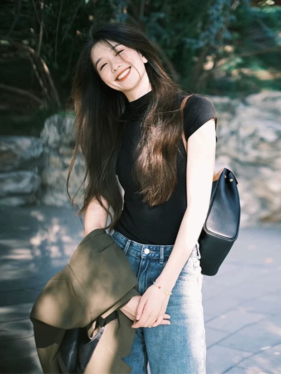 여름 반하이넥 검정색 반팔 티셔츠 여성 2026 새로운 폭발 여름 chic Chic 달콤한 매운맛 아름다운 맨위 상세 이미지 2