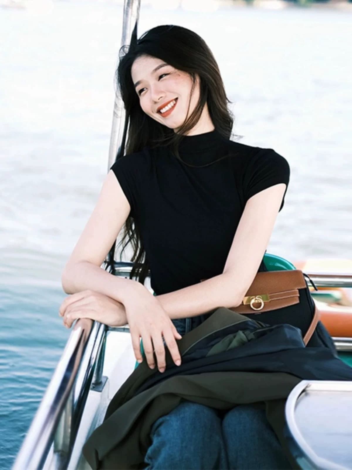 여름 반하이넥 검정색 반팔 티셔츠 여성 2026 새로운 폭발 여름 chic Chic 달콤한 매운맛 아름다운 맨위 상세 이미지 5