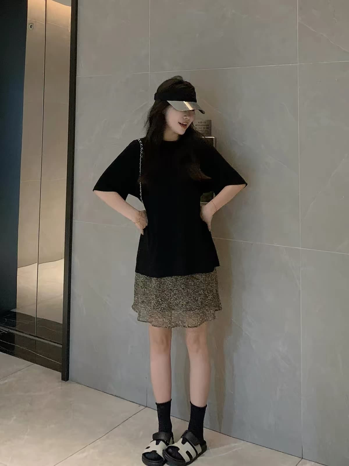 미니멀리즘 고급 센스 검정색 여름 새로운 티셔츠 여성 루즈핏 다용도 느긋한 바람 맨위 트렌디 이미지 2