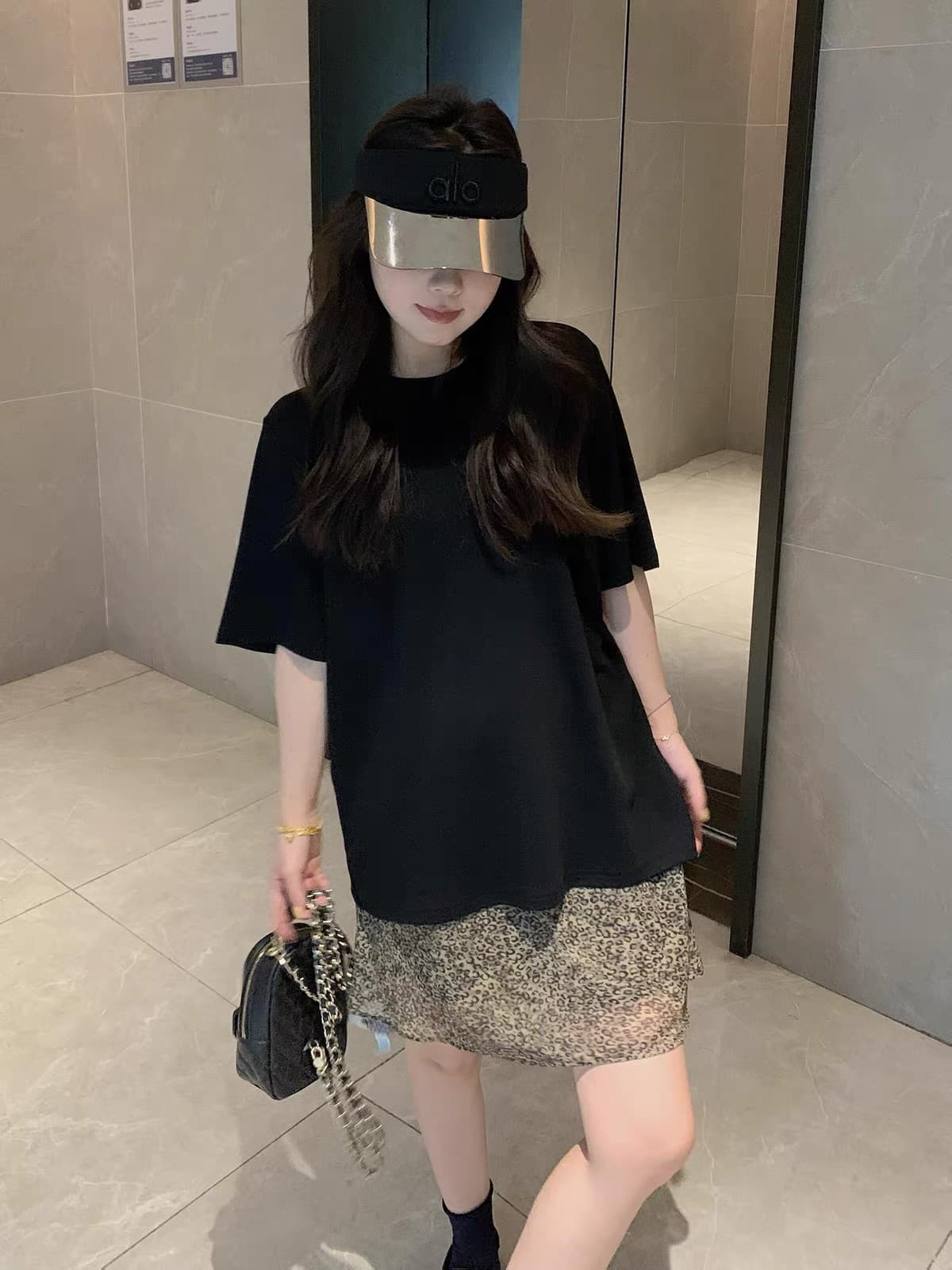 미니멀리즘 고급 센스 검정색 여름 새로운 티셔츠 여성 루즈핏 다용도 느긋한 바람 맨위 트렌디 상세 이미지 1
