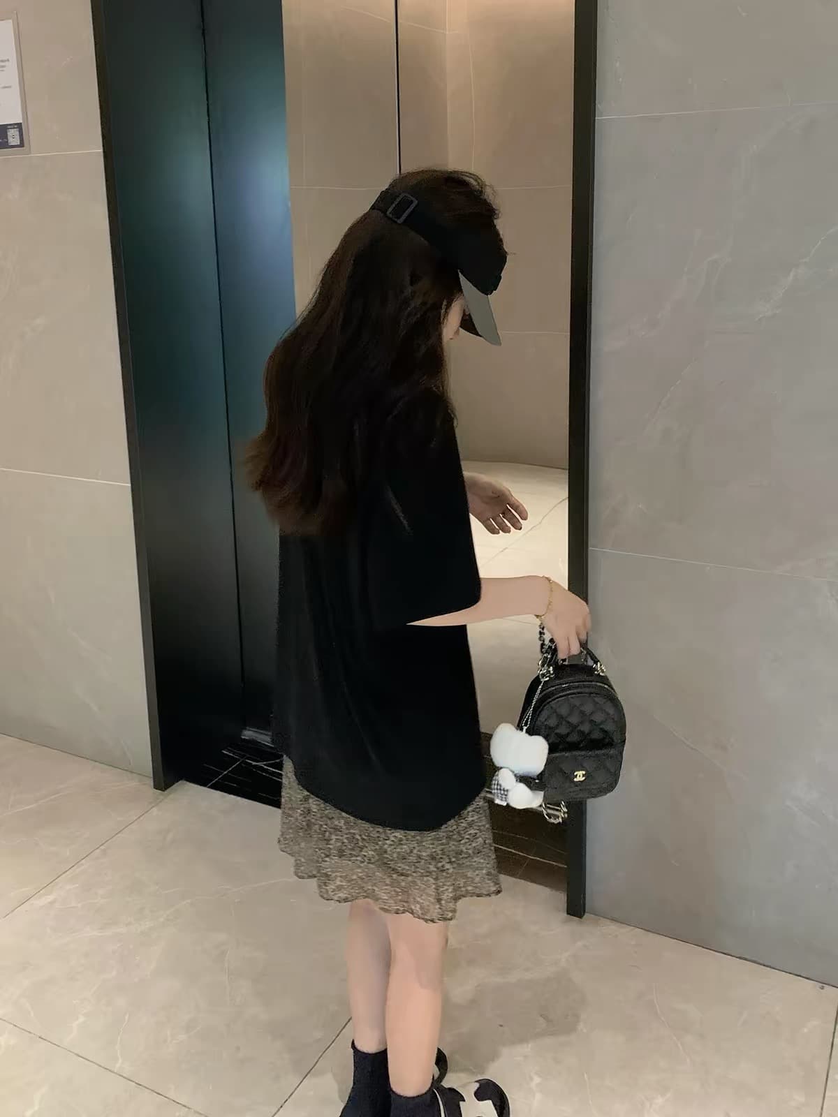 미니멀리즘 고급 센스 검정색 여름 새로운 티셔츠 여성 루즈핏 다용도 느긋한 바람 맨위 트렌디 상세 이미지 3