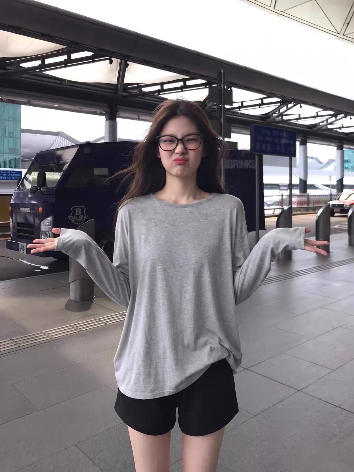 느슨함 센스 느긋한 회색 긴팔 티셔츠 여성 이른 가을 빛 사람들 착용 가져 가라. 루즈핏 캐주얼 중간 길이 오래된 돈 바람 맨위 상세 이미지 1