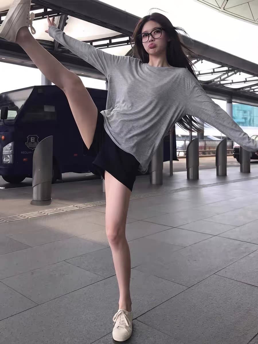 느슨함 센스 느긋한 회색 긴팔 티셔츠 여성 이른 가을 빛 사람들 착용 가져 가라. 루즈핏 캐주얼 중간 길이 오래된 돈 바람 맨위 상세 이미지 4