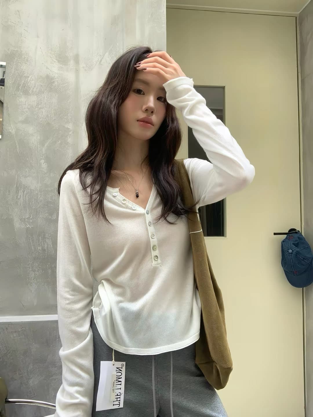 2026 가을 한 부서 반 개방 칼라 긴팔 니트 스웨터 여성 단추 기본 셔츠 상세 이미지 3