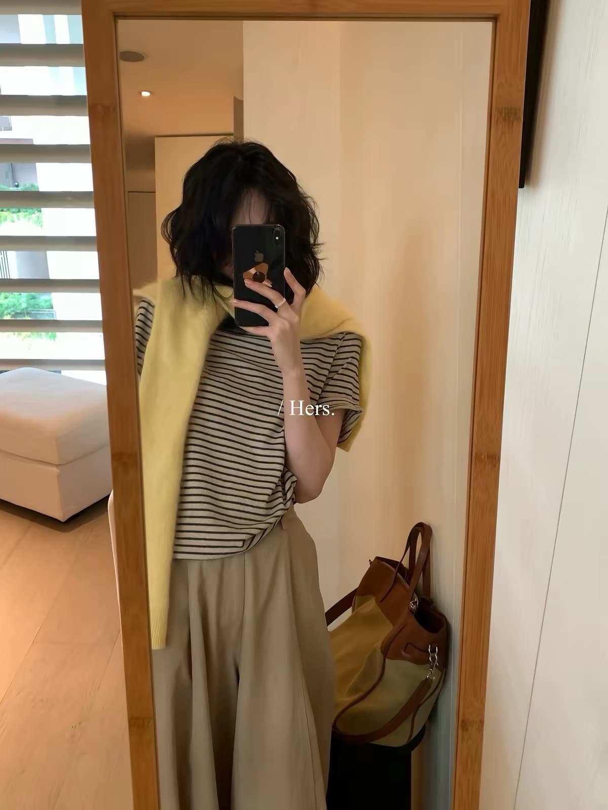 이른 가을 켜기 새로운 미니멀리즘 캐주얼 레트로 한국 스타일 스트라이프 반팔 티셔츠 여성 이미지 2