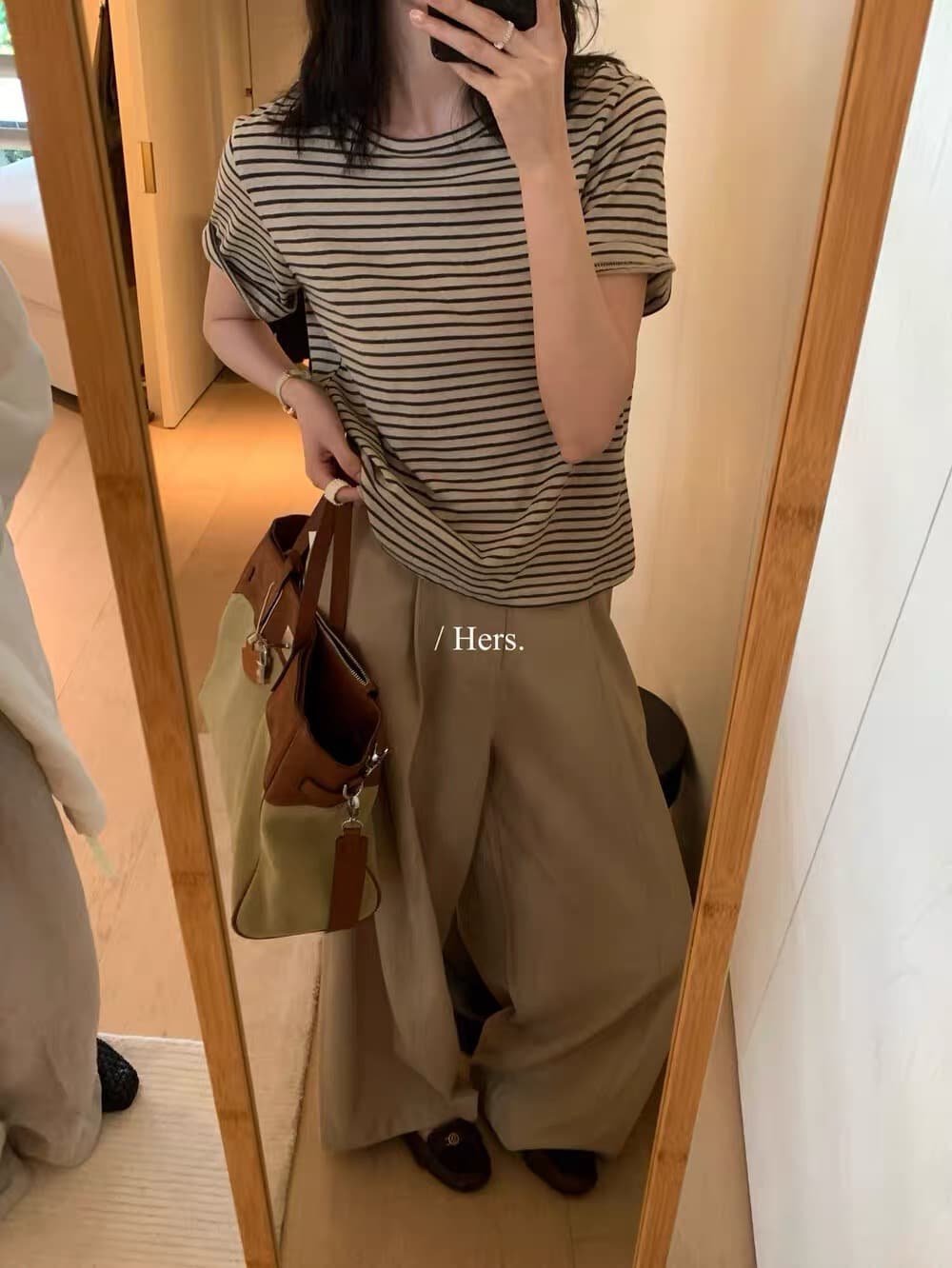 이른 가을 켜기 새로운 미니멀리즘 캐주얼 레트로 한국 스타일 스트라이프 반팔 티셔츠 여성 이미지 3