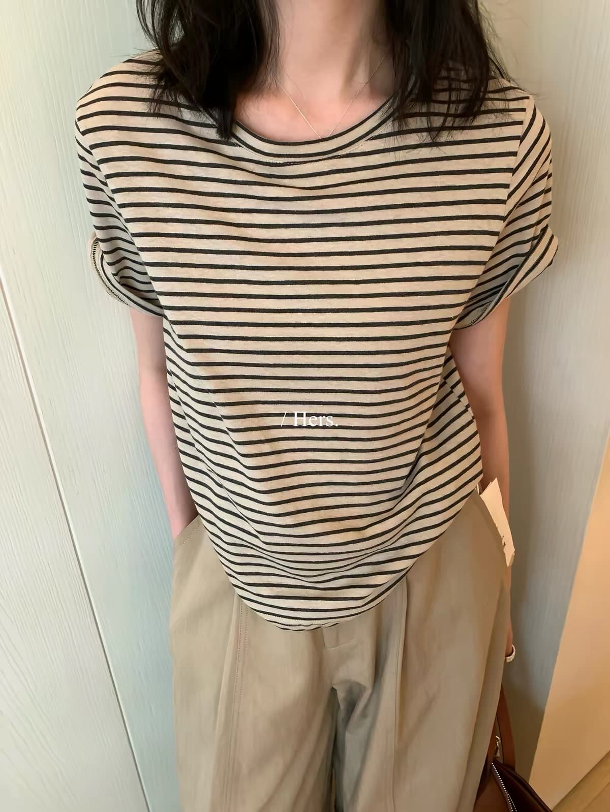 이른 가을 켜기 새로운 미니멀리즘 캐주얼 레트로 한국 스타일 스트라이프 반팔 티셔츠 여성 상세 이미지 1