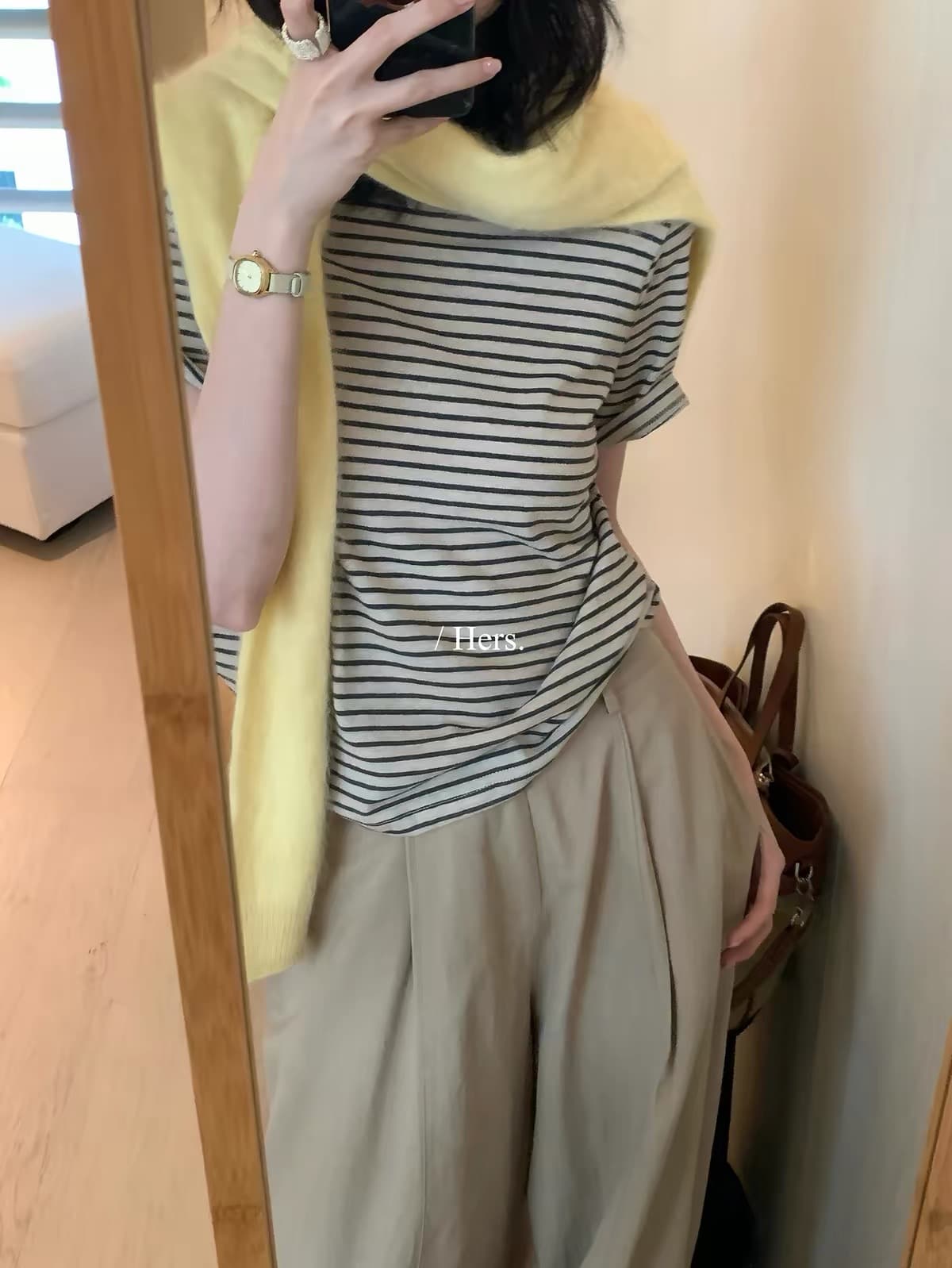 이른 가을 켜기 새로운 미니멀리즘 캐주얼 레트로 한국 스타일 스트라이프 반팔 티셔츠 여성 상세 이미지 3