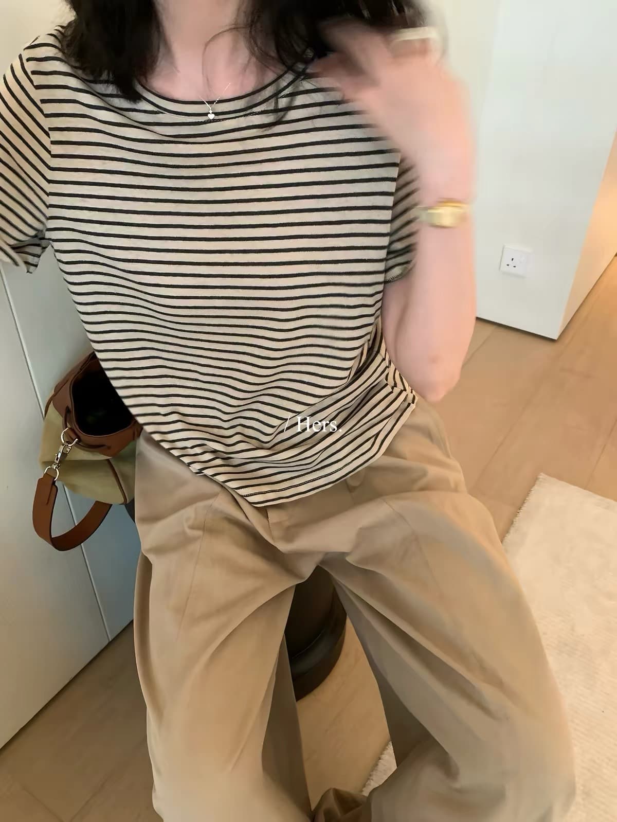 이른 가을 켜기 새로운 미니멀리즘 캐주얼 레트로 한국 스타일 스트라이프 반팔 티셔츠 여성 상세 이미지 6