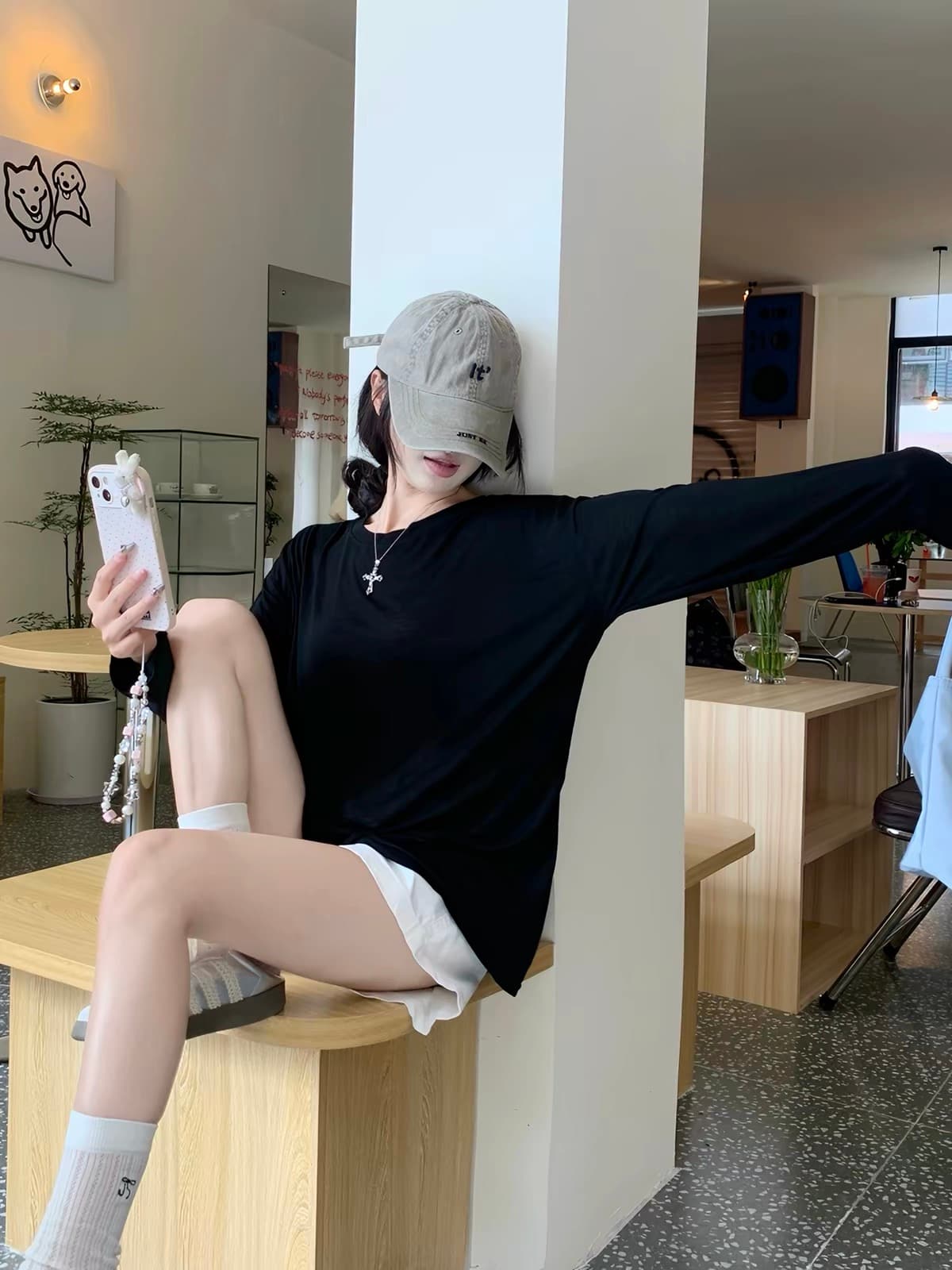 미니멀리즘 기초 섹션 검정색 라운드 넥 긴팔 에어컨 블라우스 여성 이미지 4
