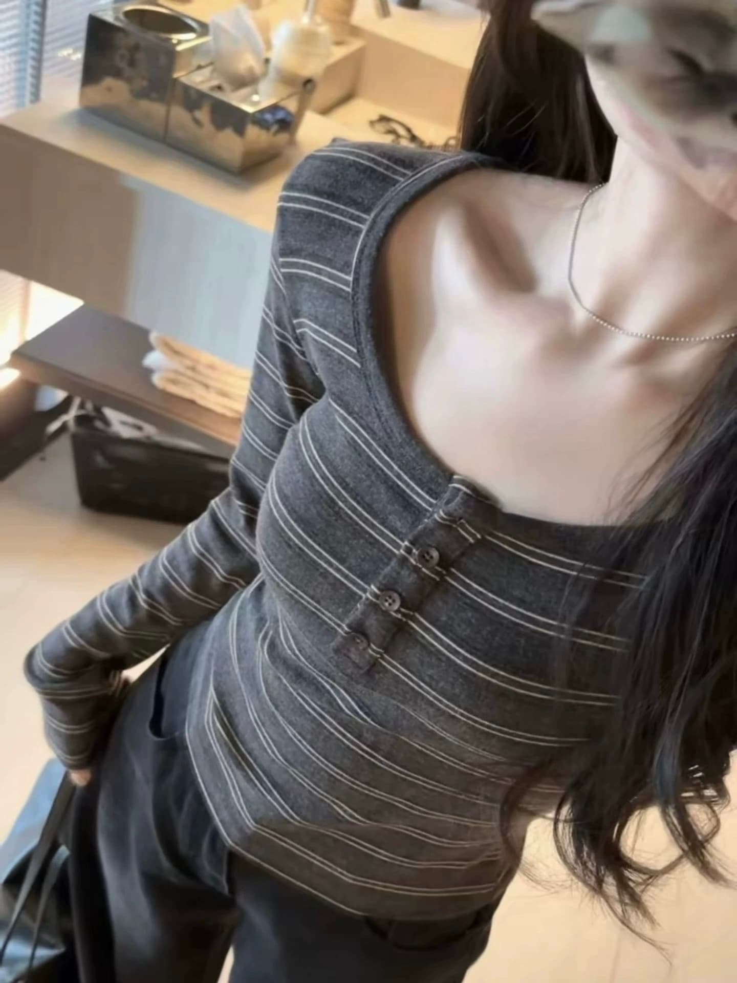 한 부서 단추 스트라이프 긍정적 인 어깨 u 칼라 긴팔 티셔츠 여성 이른 가을 몸매 가꾸기 슬림해 보이는 기본 셔츠 인사이드 잡아라. 의류 이미지 2