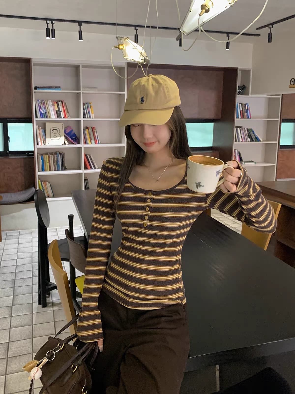 배색 스트라이프 단추 연삭 털 인사이드 가져 가라. 기본 셔츠 여성 레트로 다용도 슬림해 보이는 외출용 긴팔 몸매 가꾸기 맨위 이미지 2