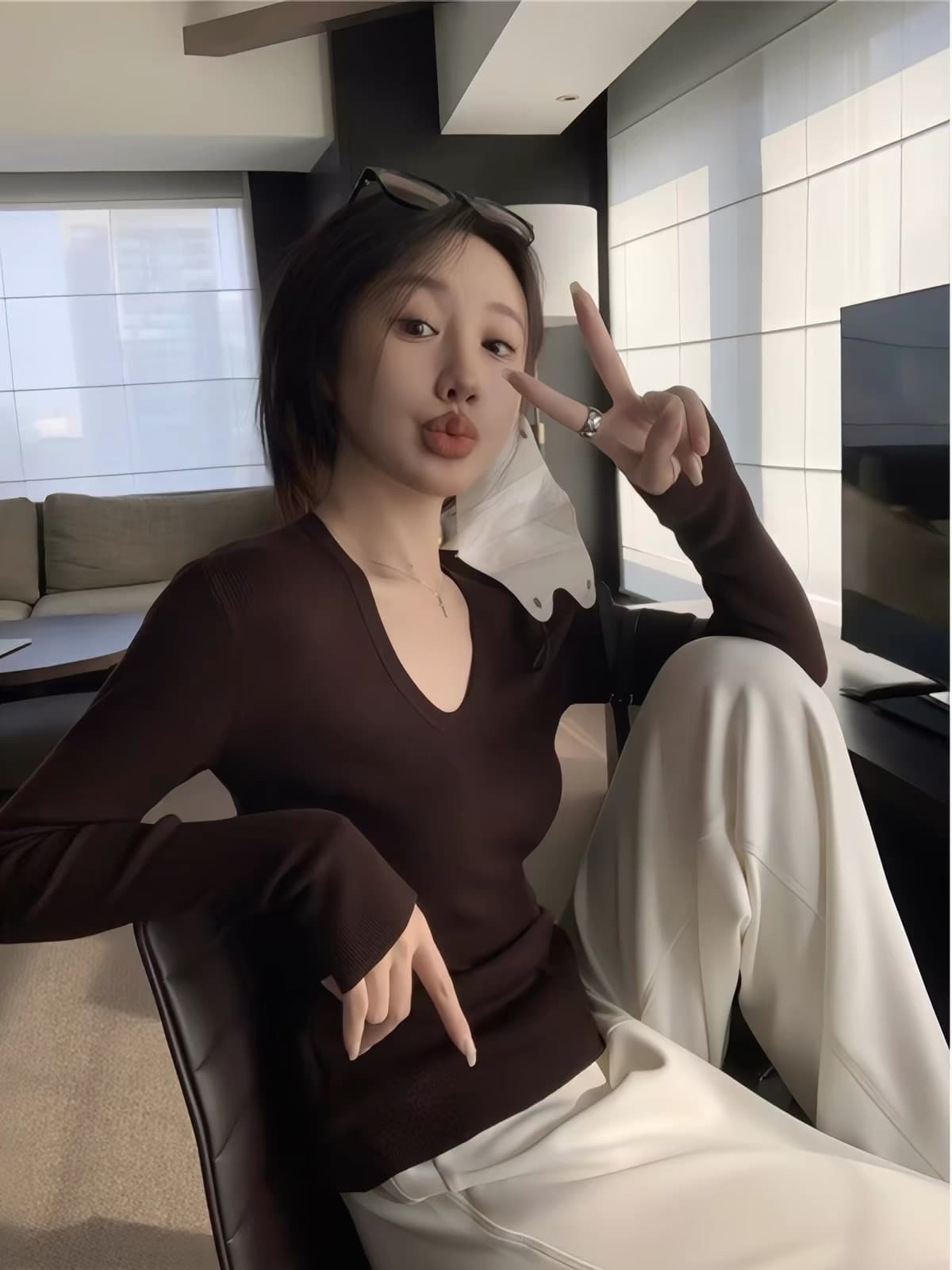 순수한 욕망 대 u 칼라 니트 스웨터 여성 가을 겨울 2026 새로운 몸매 가꾸기 부드러운 찹쌀 화이트 기본 셔츠 인사이드 가져 가라. 스웨터 맨위 상세 이미지 9
