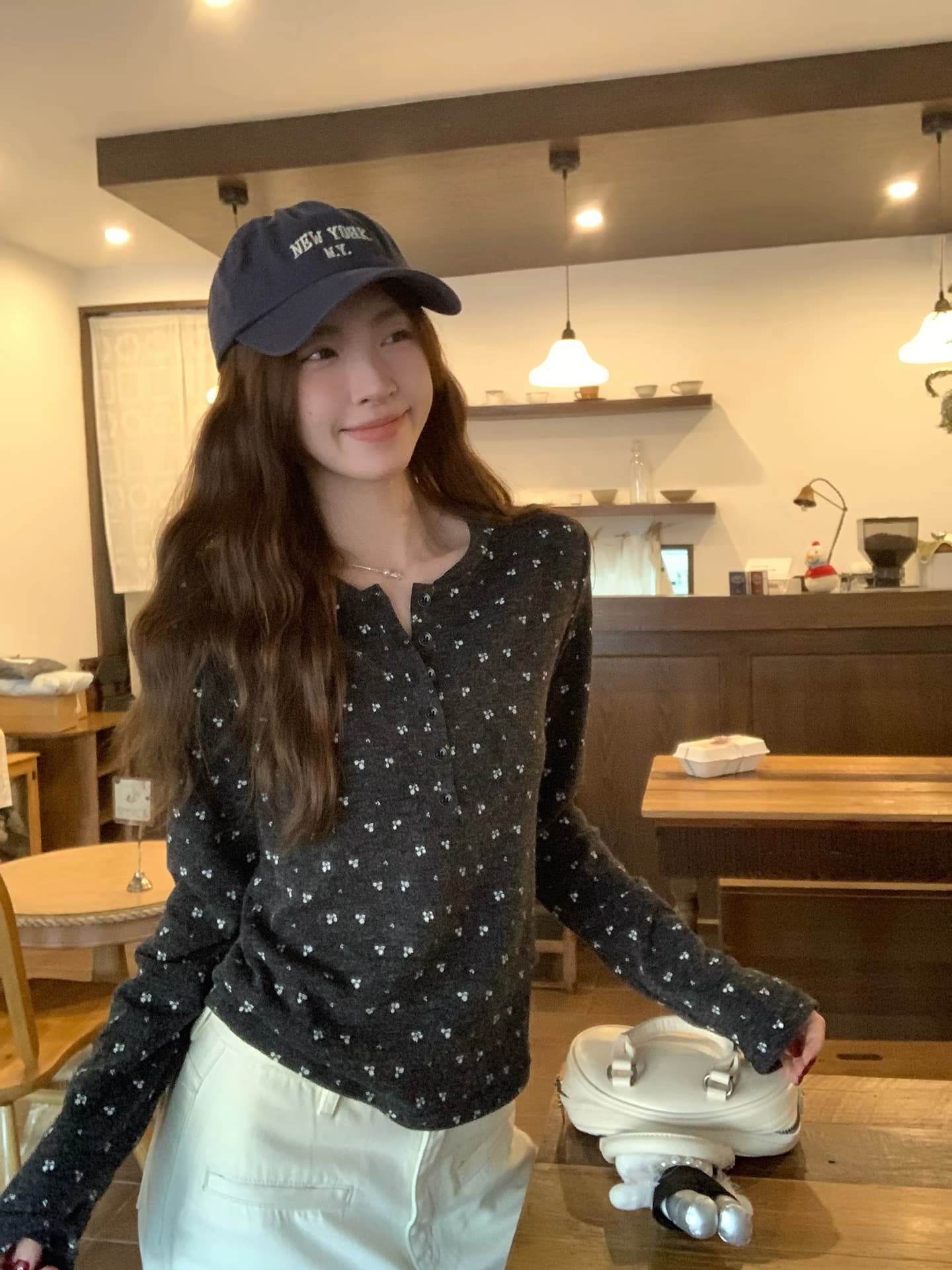 꽃무늬 긴팔 티셔츠 여성 인사이드 가져 가라. 수 있습니다. 외출용 기본 셔츠 쇼트 스타일 몸매 가꾸기 맨위 상세 이미지 4