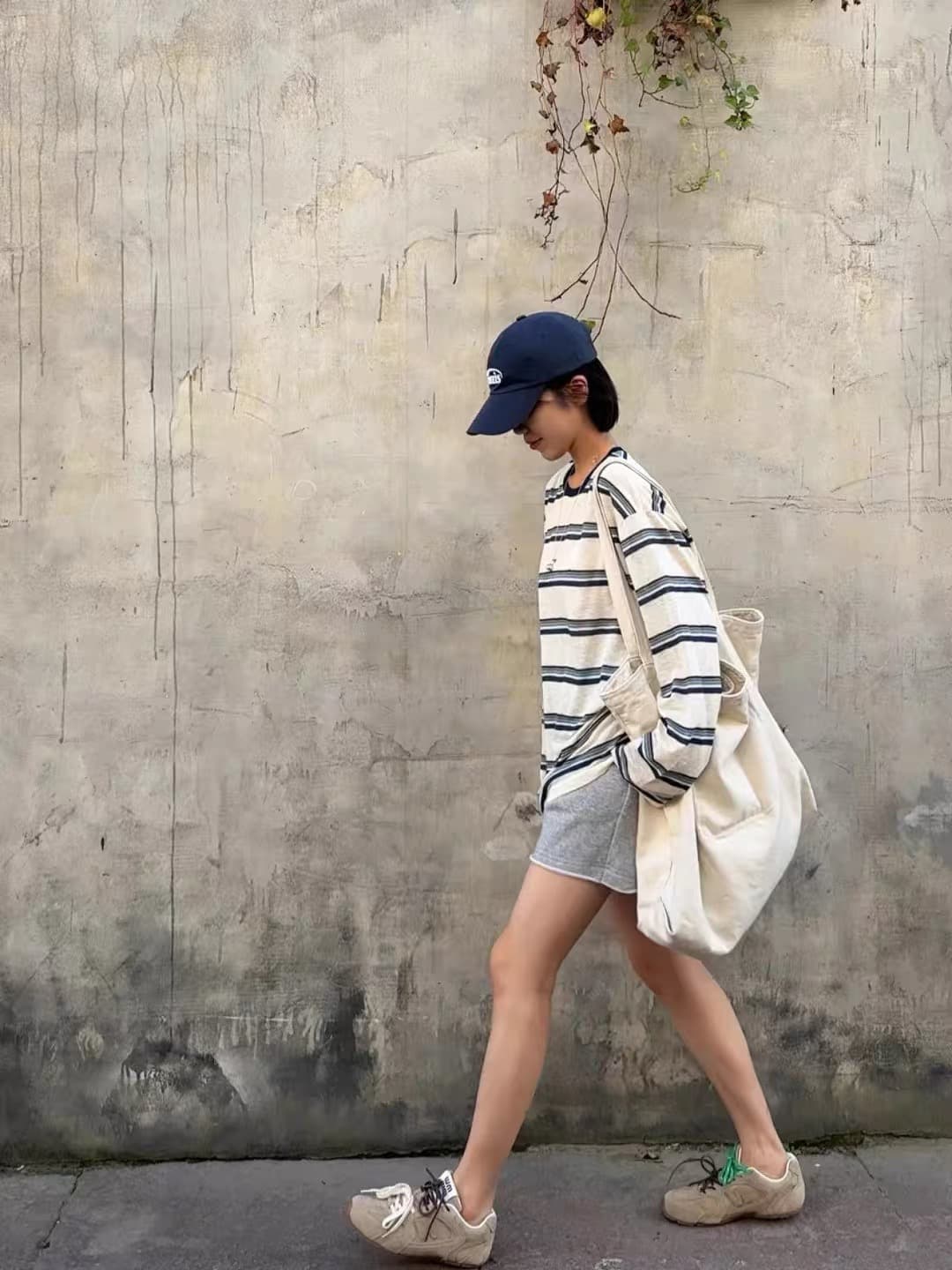 한 부서 레트로 배색 스트라이프 긴팔 티셔츠 여성 얇은 스타일 대나무 마디 면 루즈핏 느긋한 자외선 차단 라운드 넥 맨위 이른 가을 상세 이미지 3