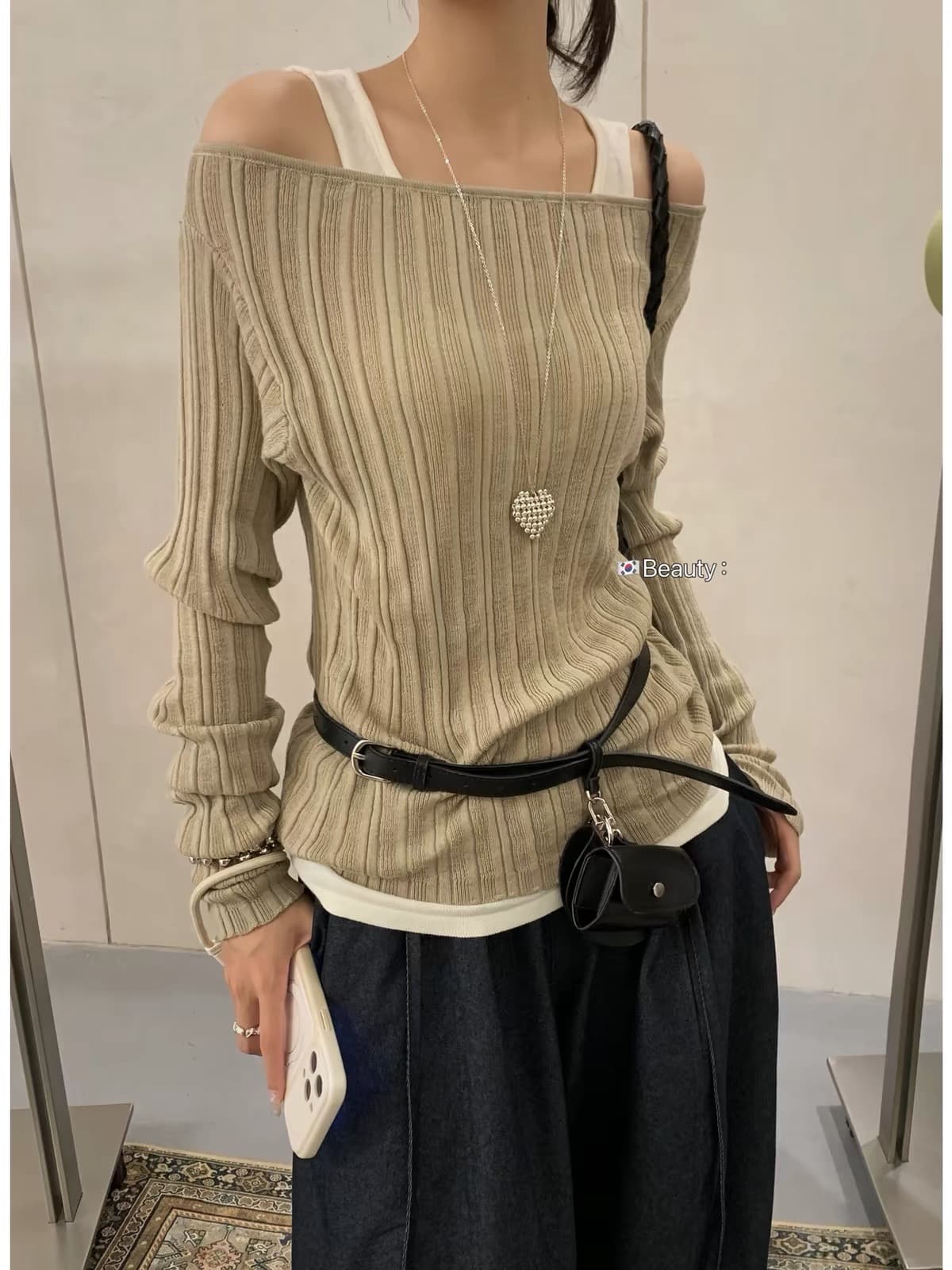 가을 한 부서 캐주얼 루즈핏 순수한 욕망 비스듬한 어깨 몸매 가꾸기 긴팔 페이크 레이어드 니트 스웨터 여성 의류 상세 이미지 3