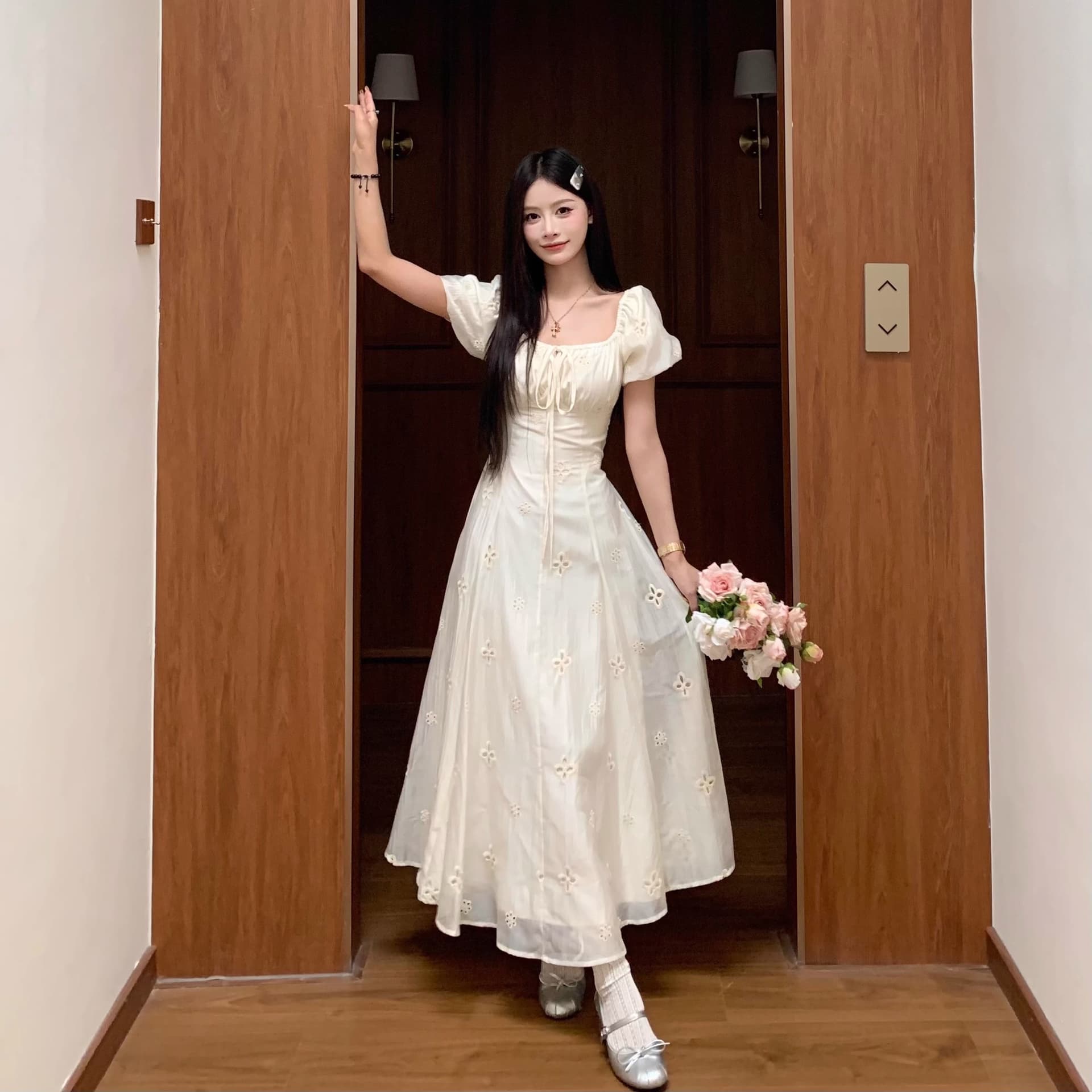 프랑스식 광장 칼라 거품 소매 여성 드레스 여름 고급 센스 부드러운 바람 휴가 홀로우 아웃 길다 치마 이미지 3