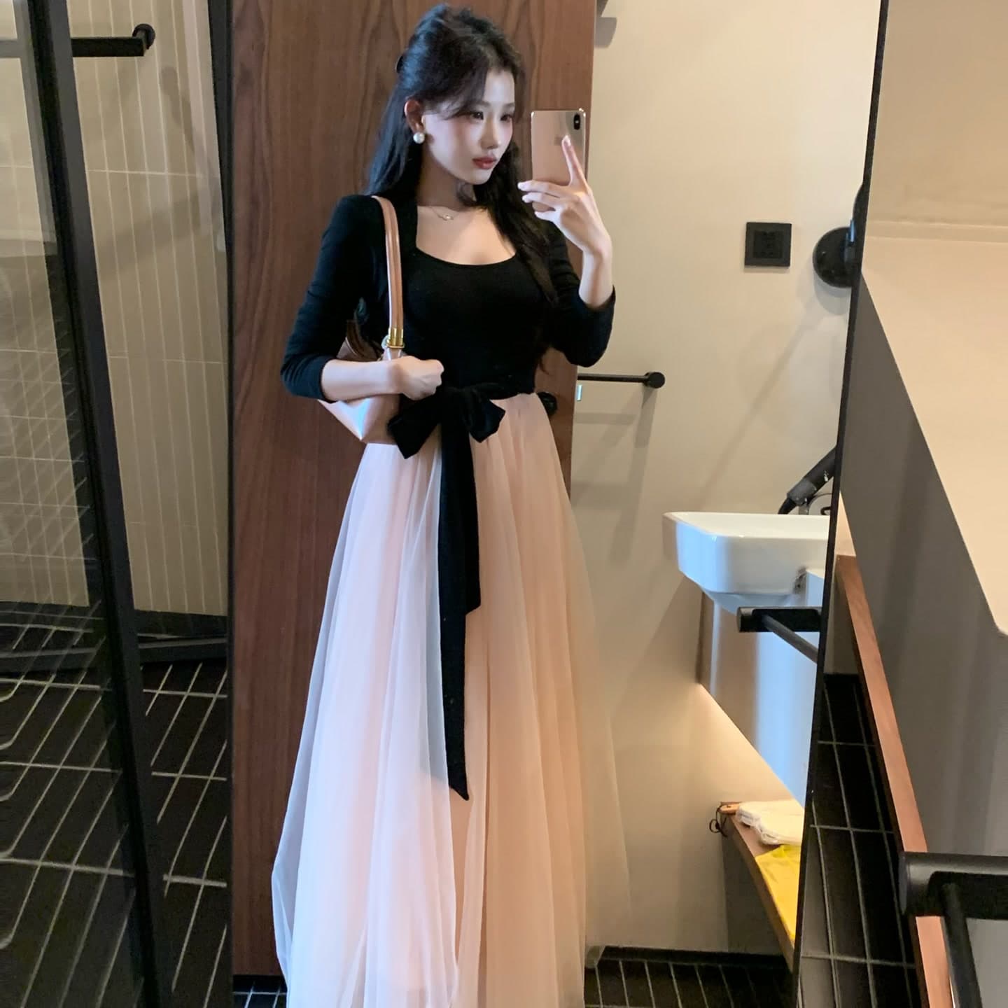 한 부서 부드러운 바람 품격 천 골드 꼬집기 허리 슬림해 보이는 여성 드레스 가을 망사 패치워크 배색 대 스윙 길이 치마 이미지 2