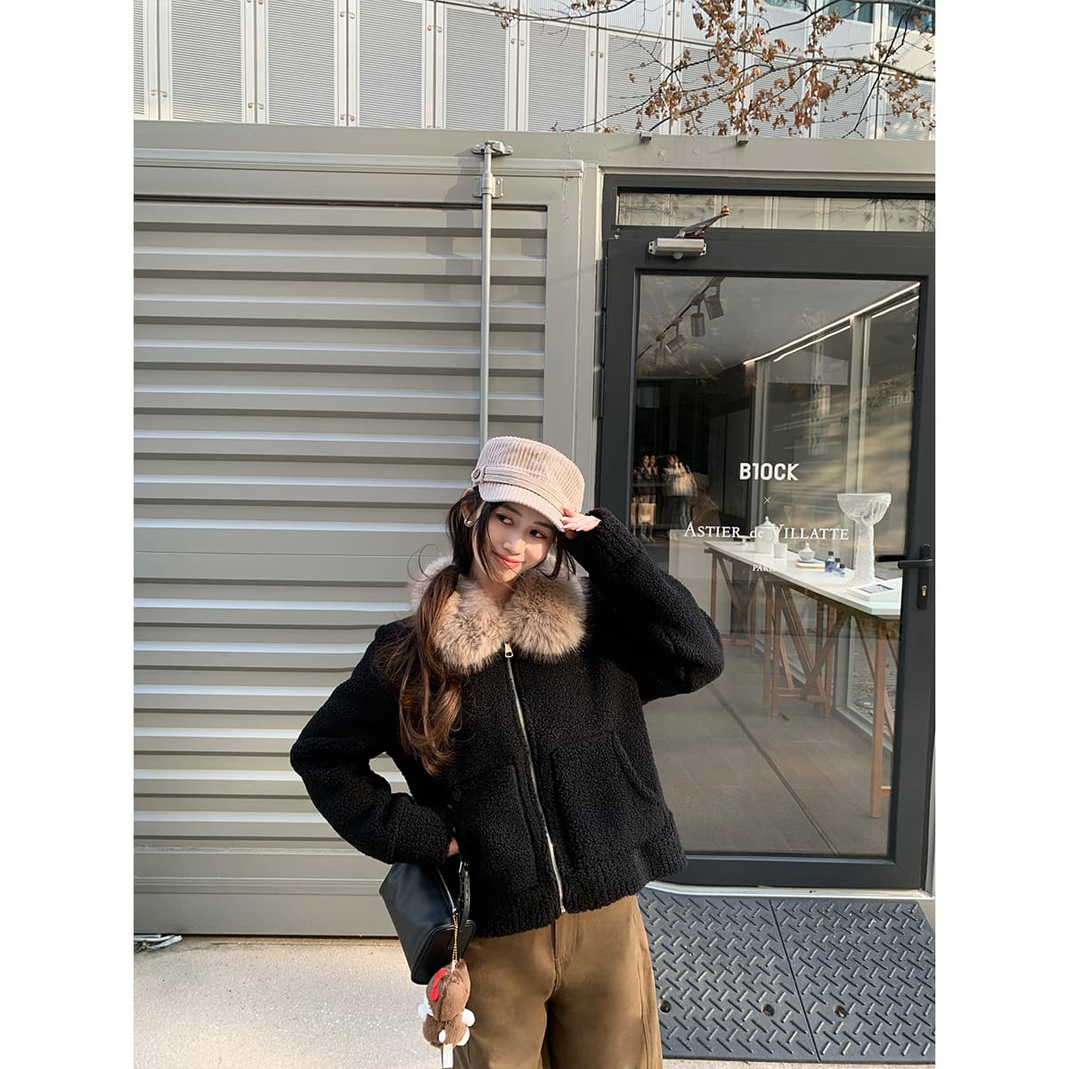 두꺼운 500 그램 양털 플리스 복합 스웨이드 큰 모피 칼라 하나 검정색 양털 고급 센스 모피 맨위 트렌디 이미지 2