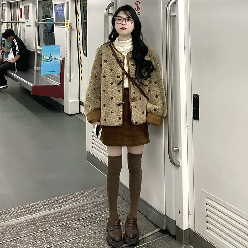 500 그램 양털 플리스 복합 스웨이드 수건 자수 법 하나 레트로 도트 무늬 양털 여성 코트 이미지 3