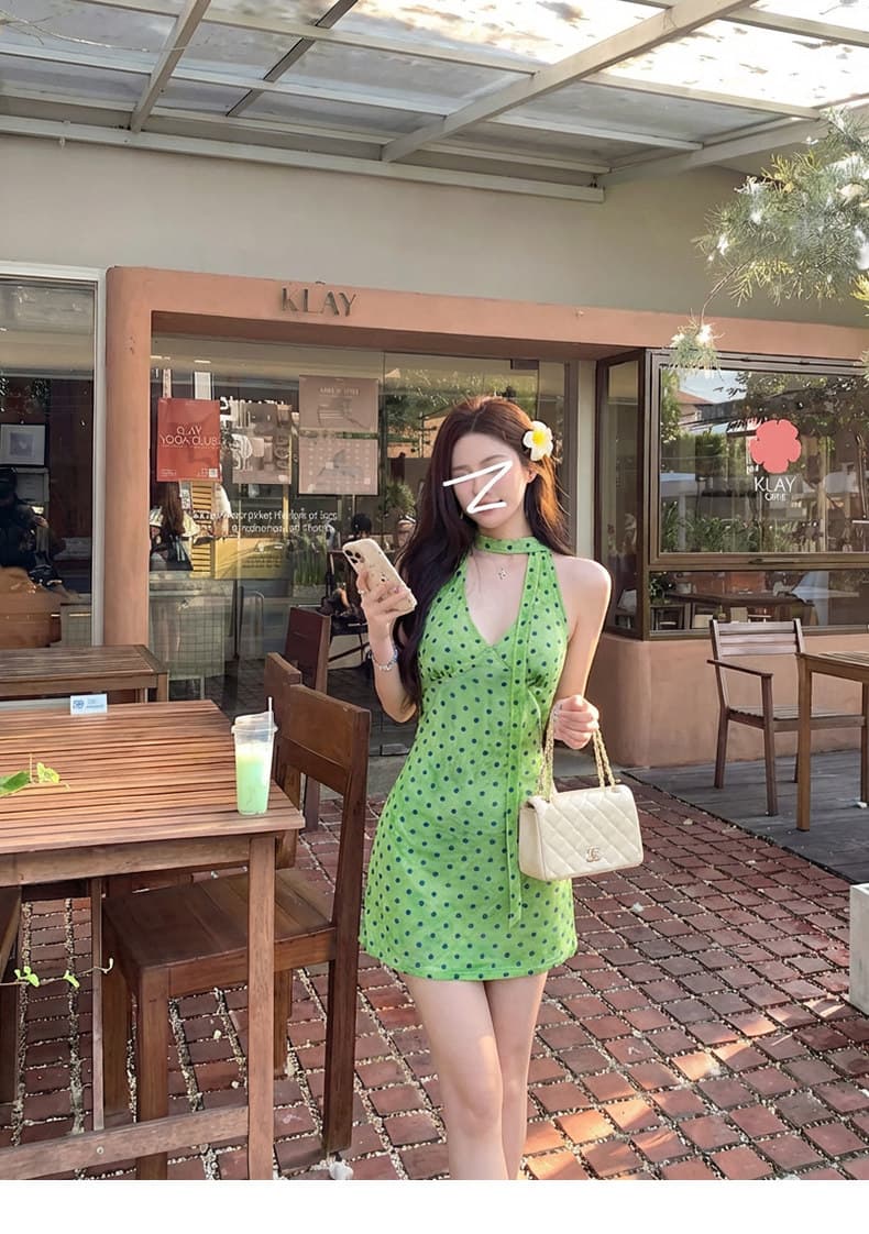 폴리 에스터 인터넷 원단 네리 여름 프랑스식 레트로 휴가 바람 도트 무늬 행침 목 V넥 꼬집기 허리 드레스 상세 이미지 3
