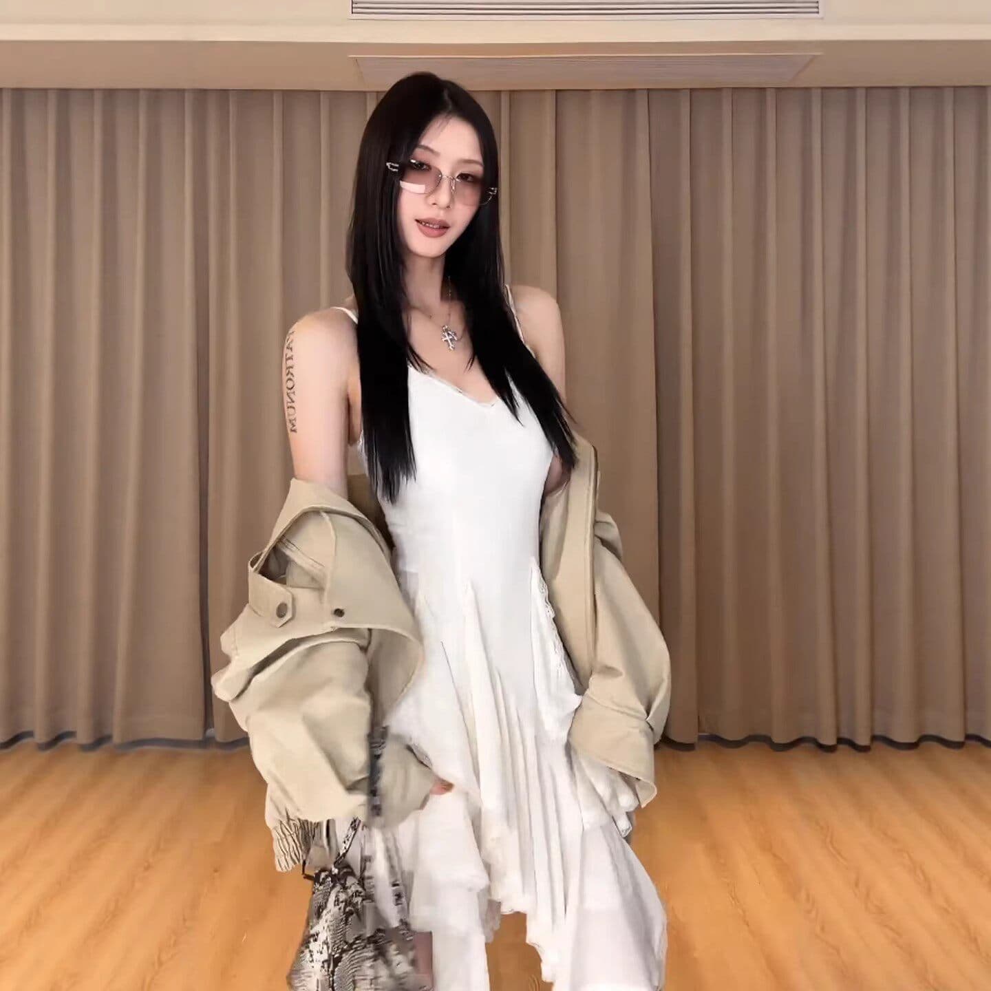 두꺼운 쉬폰 원단 네리 2026 여름 휴가 바람이 아닙니다. 규칙 케이크 드레스 프릴 슬립 드레스 상세 이미지 6