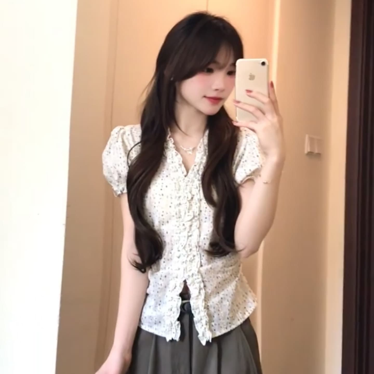 자카드 자수 원단 참나무 늑골 주름 부드러운 꽃무늬 v 칼라 반팔 셔츠 여성 작은 대중 레이스 거품 소매