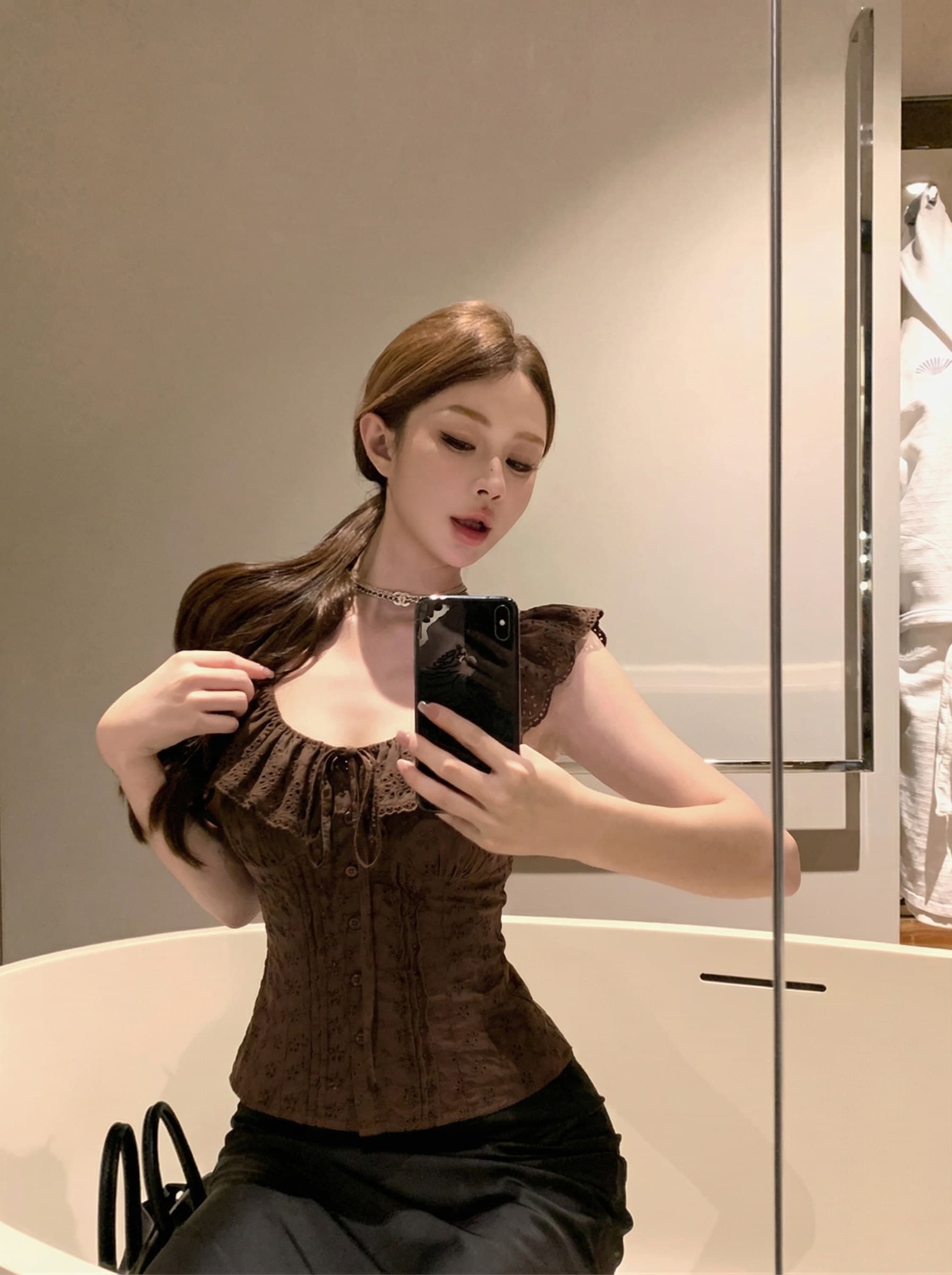순면 자카드 원단 네리 명중 가져 가라. 부드러운 프릴 오프숄더 브라운 보라색 자수 허리 수축 셔츠 상세 이미지 6