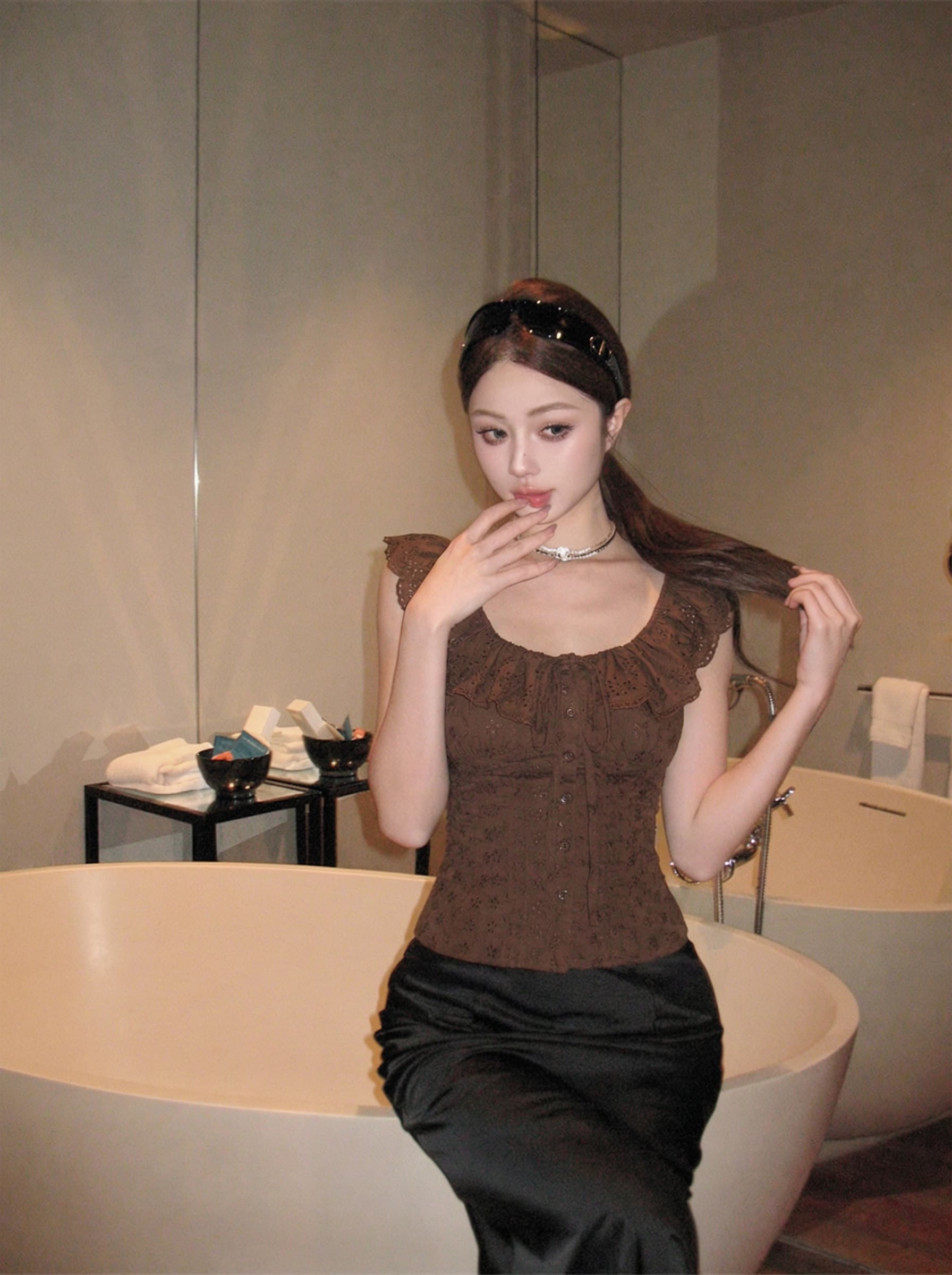 순면 자카드 원단 네리 명중 가져 가라. 부드러운 프릴 오프숄더 브라운 보라색 자수 허리 수축 셔츠 상세 이미지 9