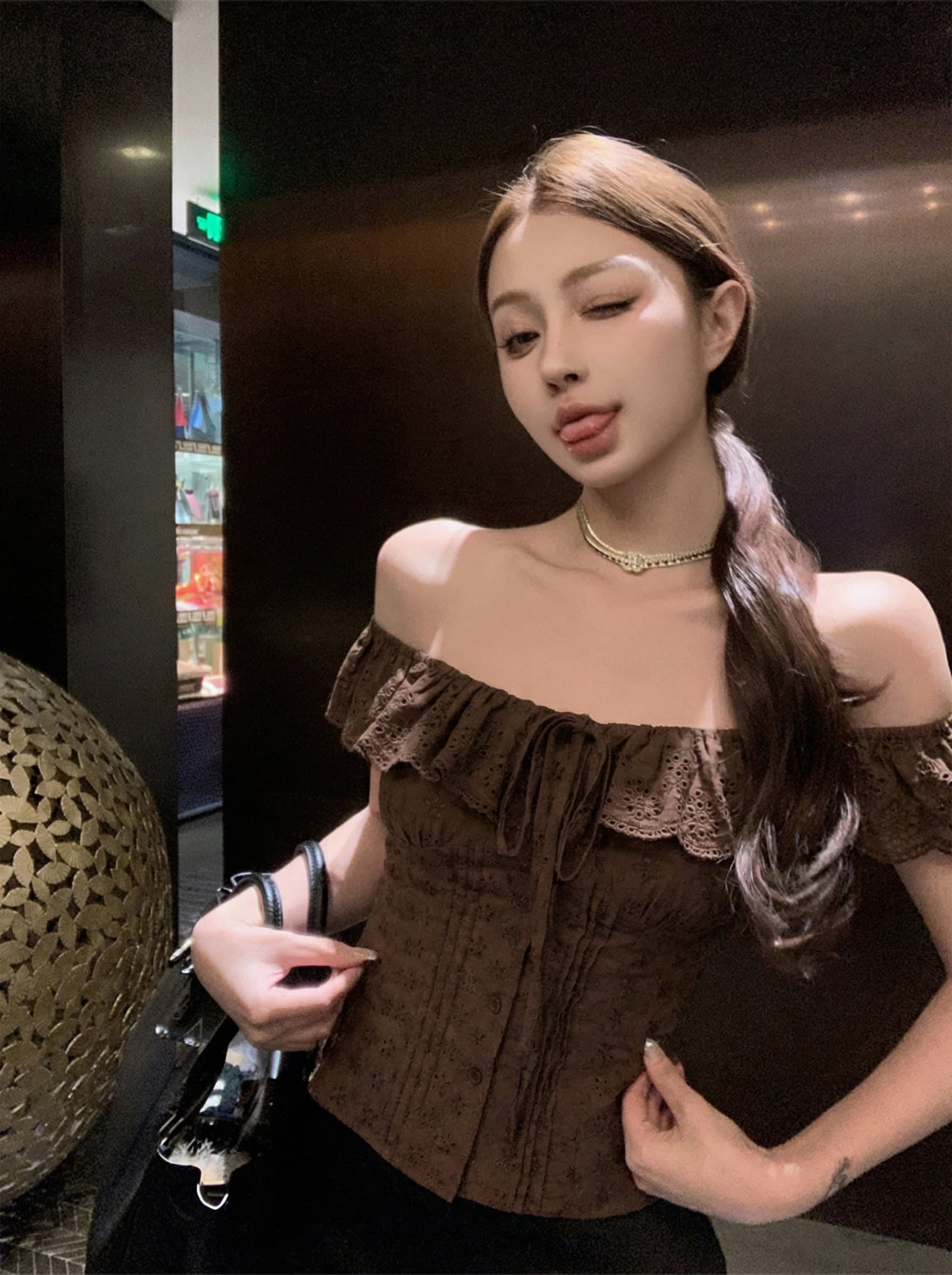 순면 자카드 원단 네리 명중 가져 가라. 부드러운 프릴 오프숄더 브라운 보라색 자수 허리 수축 셔츠 상세 이미지 13
