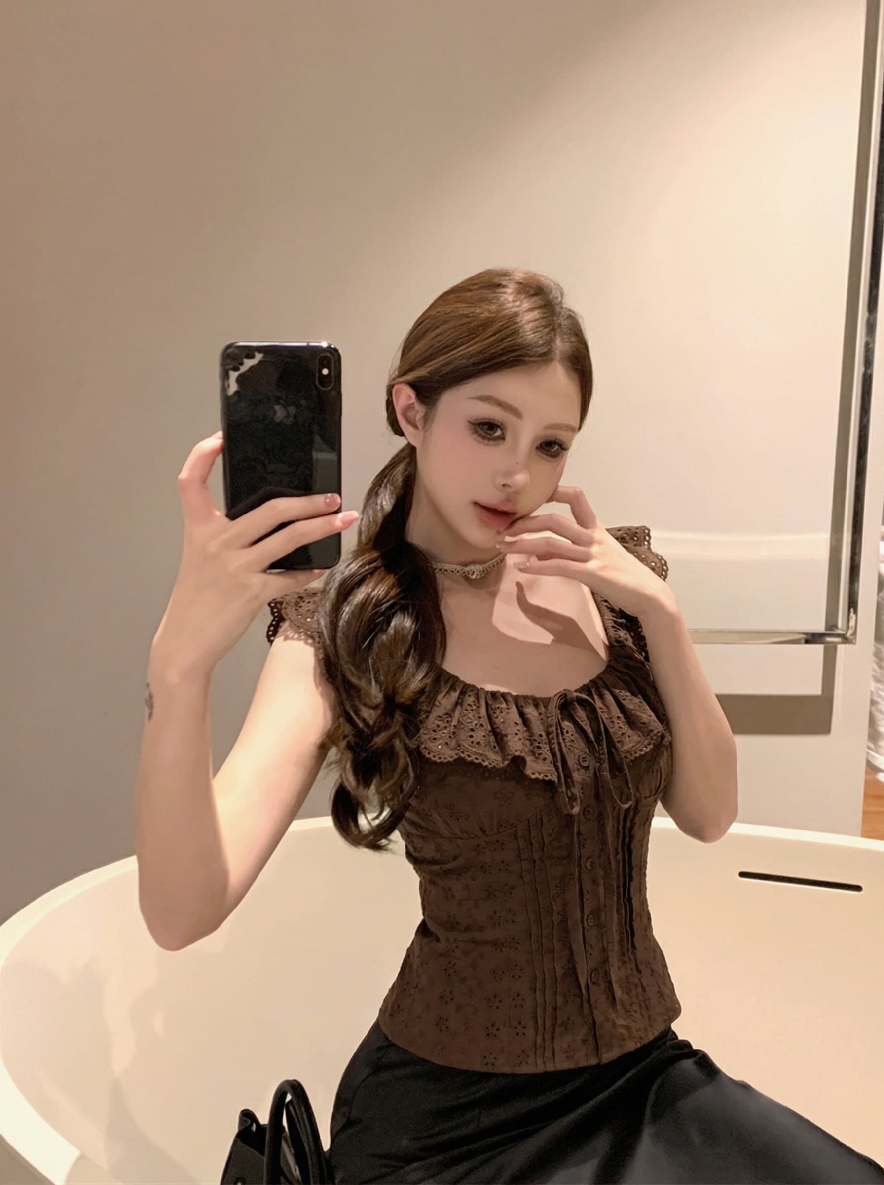 순면 자카드 원단 네리 명중 가져 가라. 부드러운 프릴 오프숄더 브라운 보라색 자수 허리 수축 셔츠 상세 이미지 17