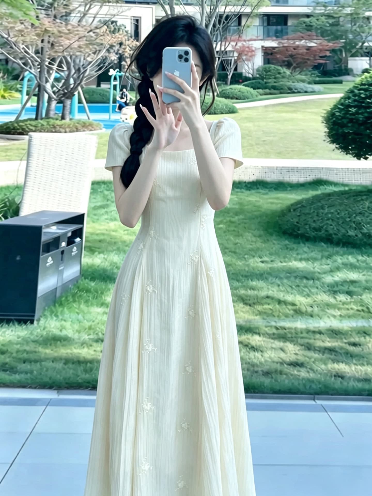 주간 실크 자수 원단 네리 프랑스식 우유 살구 광장 칼라 3 차원 꽃 뒤로 레이스업 슬림해 보이는 롱 코트 드레스 상세 이미지 6