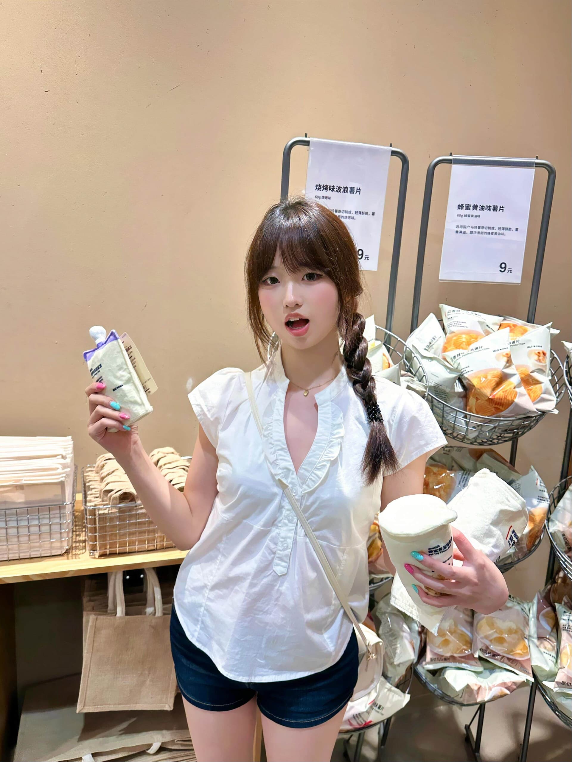 주간 실크 원단 스트랩 몸매 가꾸기 자르기 화이트 맨위 여성 프릴 v 칼라 반팔 디스플레이 몸 작은 셔츠 상세 이미지 4