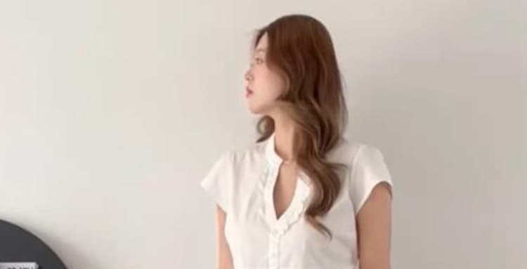주간 실크 원단 스트랩 미니멀리즘 디자인 센스 화이트 셔츠 레이스 v 칼라 허리 수축 거품 소매 작은 셔츠 상세 이미지 10