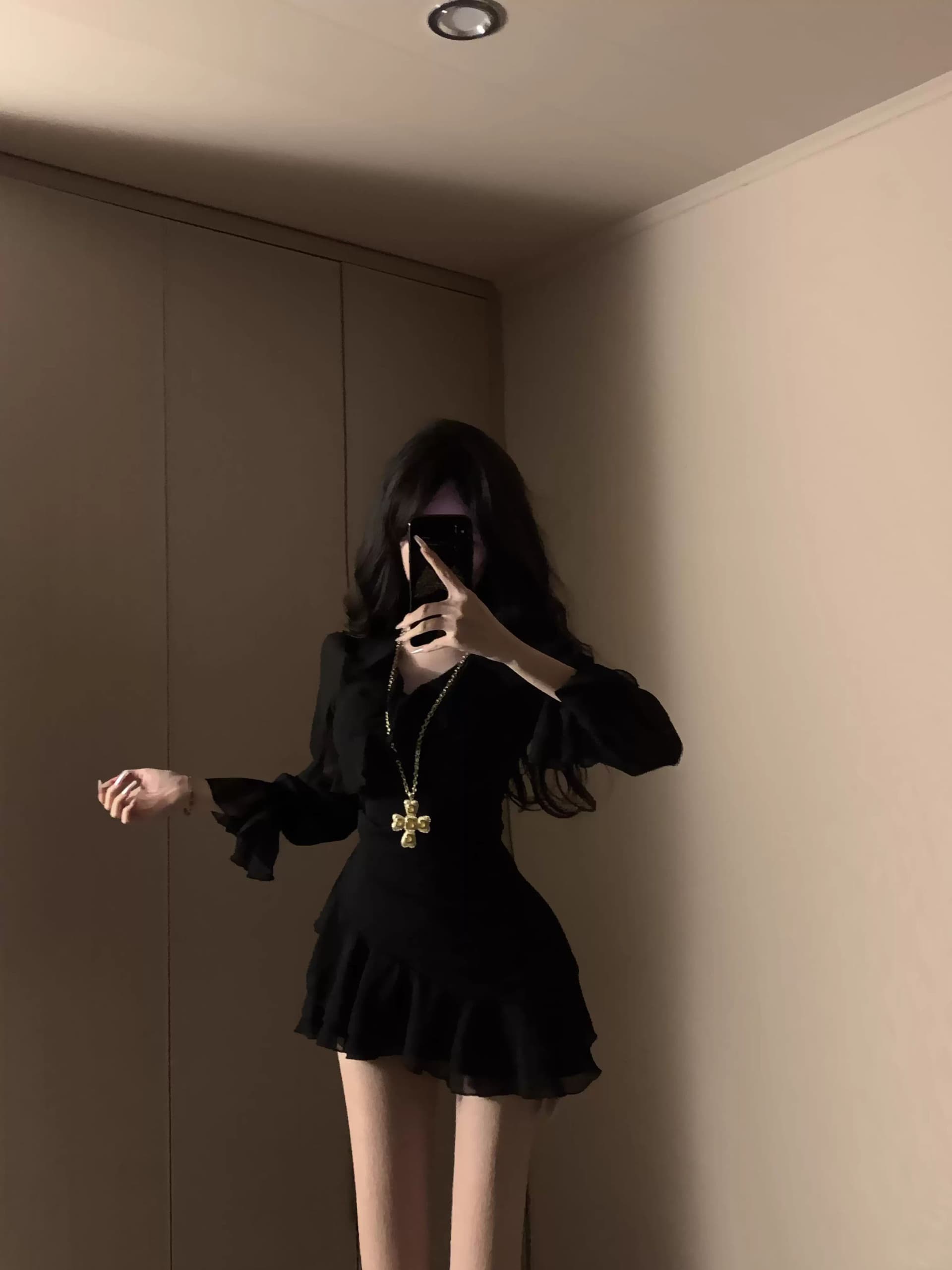 검정색 v 칼라 프릴 드레스 나팔 긴팔 불규칙 허리 수축 타이트 스커트 핫걸 미니 스커트 여성 상세 이미지 3