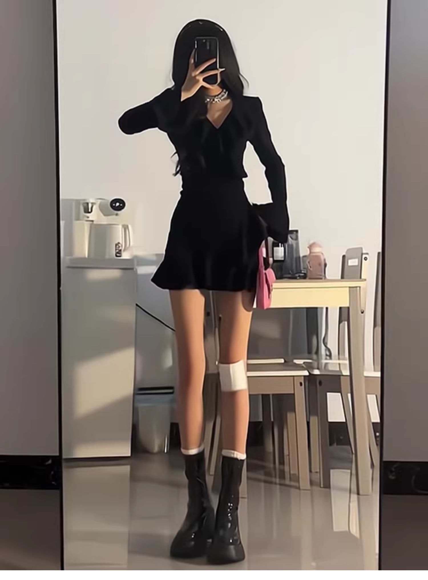 몸매 가꾸기 디스플레이 몸 작은 검은 드레스 깊은 v 칼라 프릴 긴팔 불규칙 인어 꼬리 핫걸 드레스 상세 이미지 3