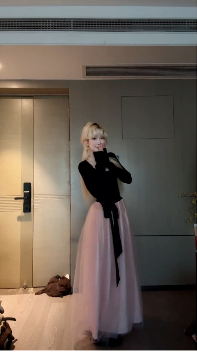 그는 벤 바람 검정색 고급 센스 허리 수축 여성 드레스 2025 가을 겨울철 슬림해 보이는 어깨 긴팔 품격 길다 치마 상세 이미지 5