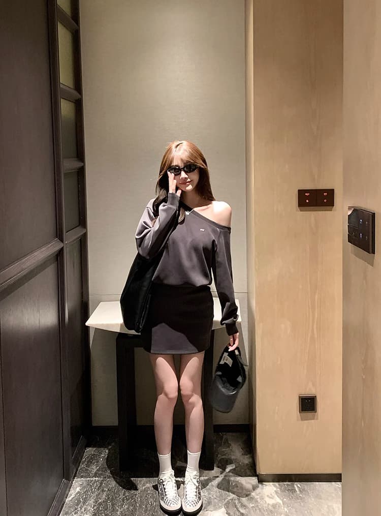 순수한 욕망 섹시함 몸매 가꾸기 오프숄더 후드티 드레스 프랑스식 루즈핏 슬림해 보이는 품격 디자인 센스 비스듬한 어깨 긴팔 치마 상세 이미지 4