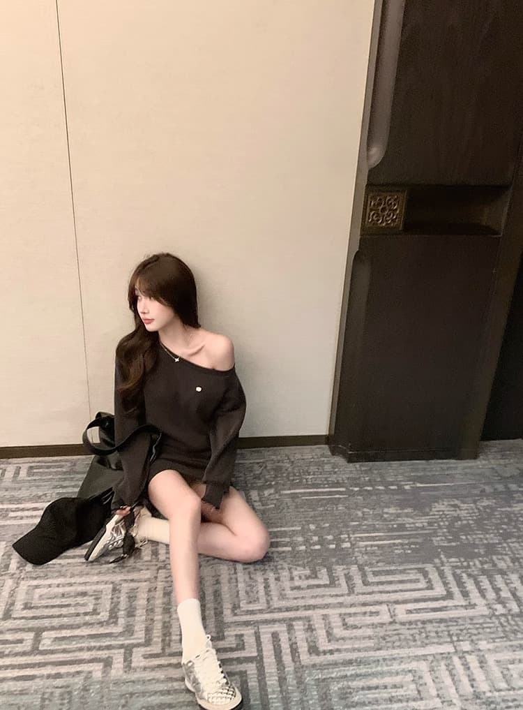 순수한 욕망 섹시함 몸매 가꾸기 오프숄더 후드티 드레스 프랑스식 루즈핏 슬림해 보이는 품격 디자인 센스 비스듬한 어깨 긴팔 치마 상세 이미지 15