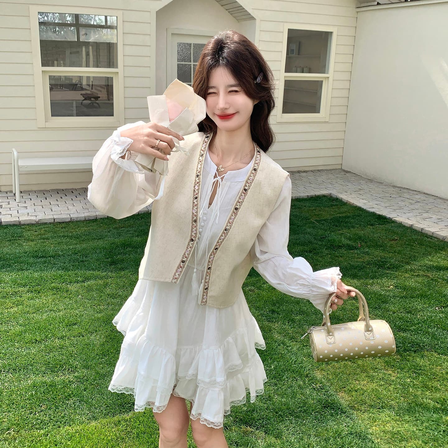 천 실크 주름 네리 참나무 늑골 분위기 센스 하프 열기 레이스업 나팔 소매 층 연꽃 잎 화이트 여성 드레스 이미지 2