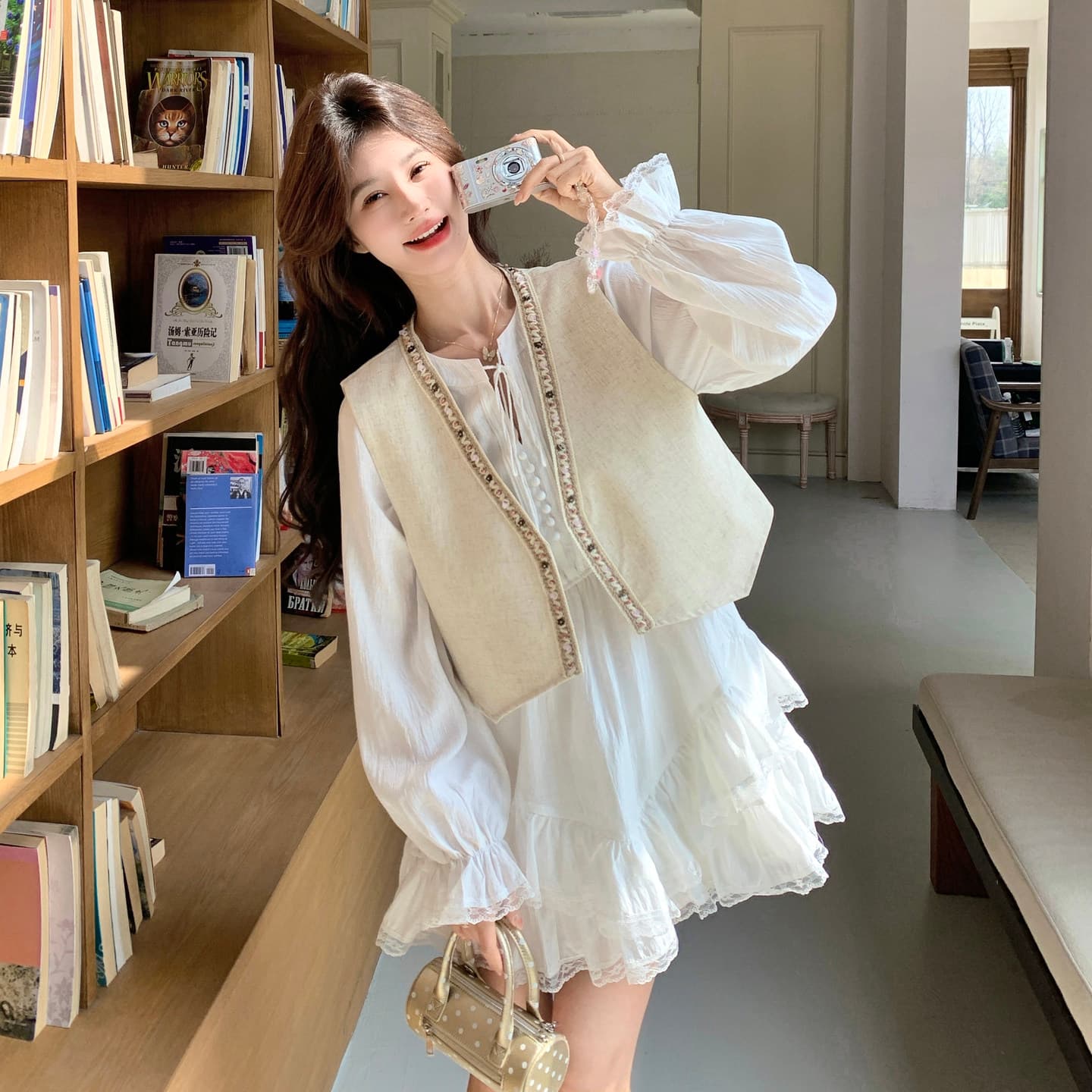 천 실크 주름 네리 참나무 늑골 분위기 센스 하프 열기 레이스업 나팔 소매 층 연꽃 잎 화이트 여성 드레스 이미지 5