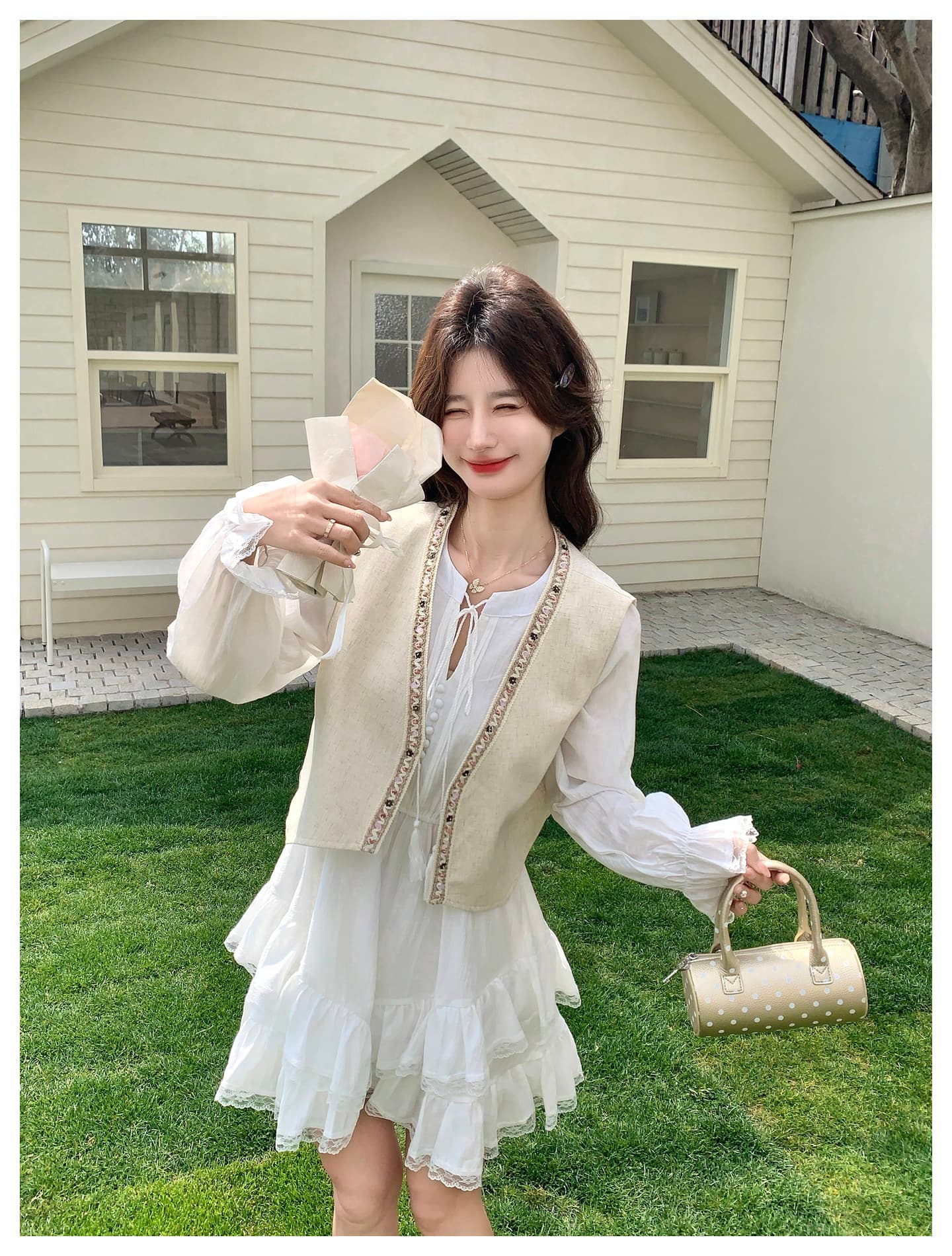 천 실크 주름 네리 참나무 늑골 분위기 센스 하프 열기 레이스업 나팔 소매 층 연꽃 잎 화이트 여성 드레스 상세 이미지 3